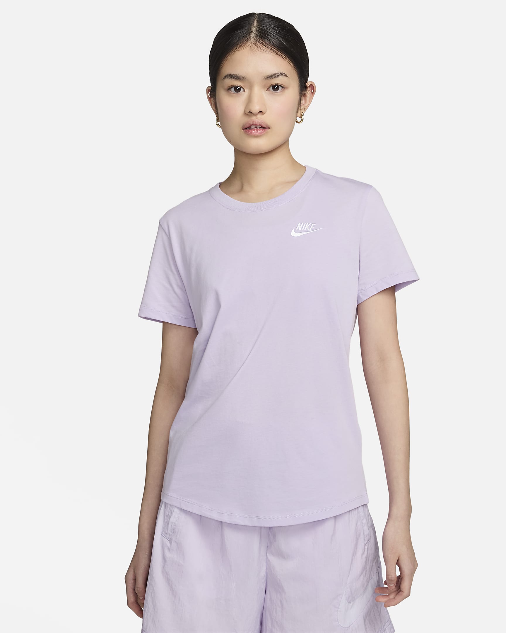 เสื้อยืดผู้หญิง Nike Sportswear Club Essentials - Violet Mist/ขาว