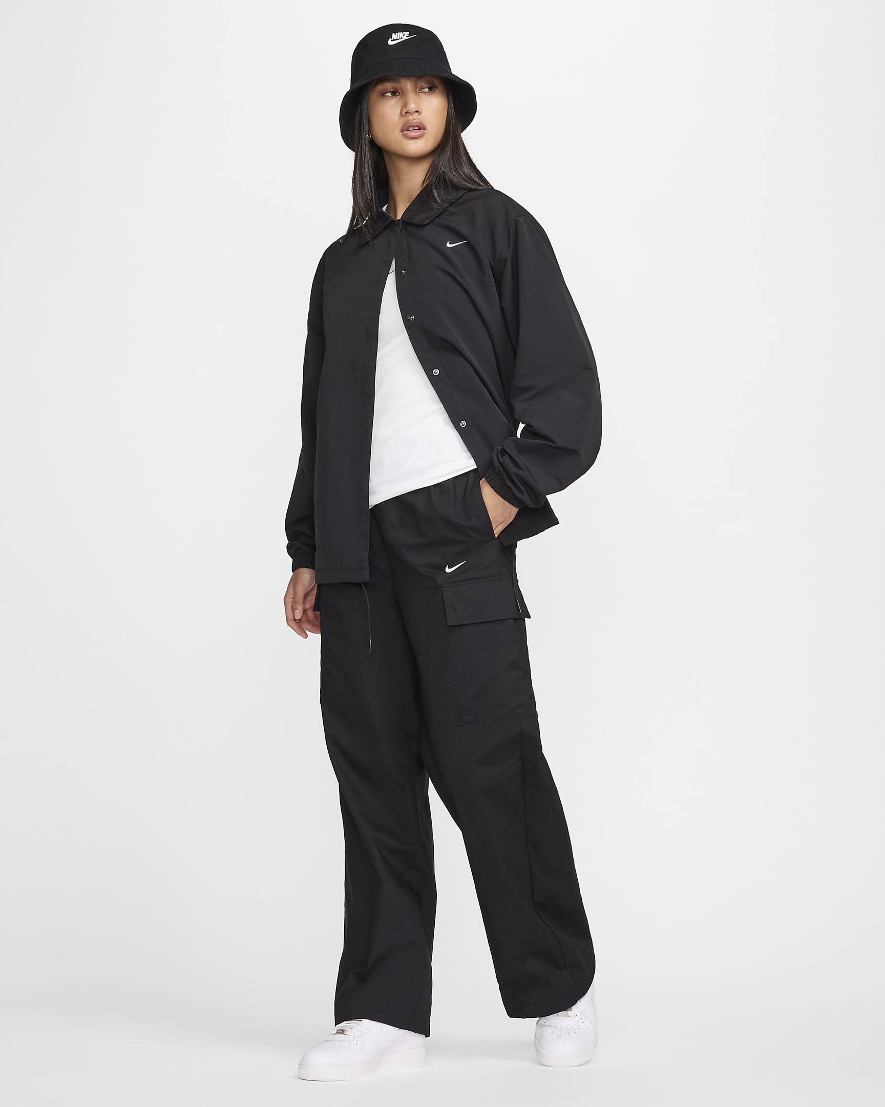 Pants cargo de tiro medio para mujer Nike Sportswear Everything Wovens - Negro/Blanco