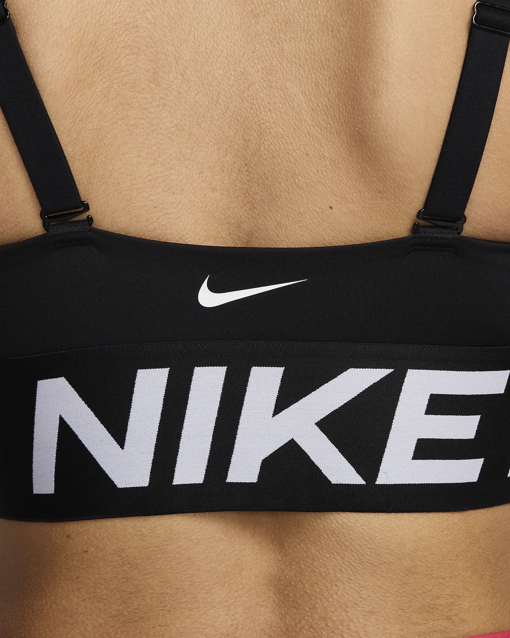 Nike Pro Indy Plunge sports-BH med innlegg og middels støtte til dame - Svart/Hvit/Hvit