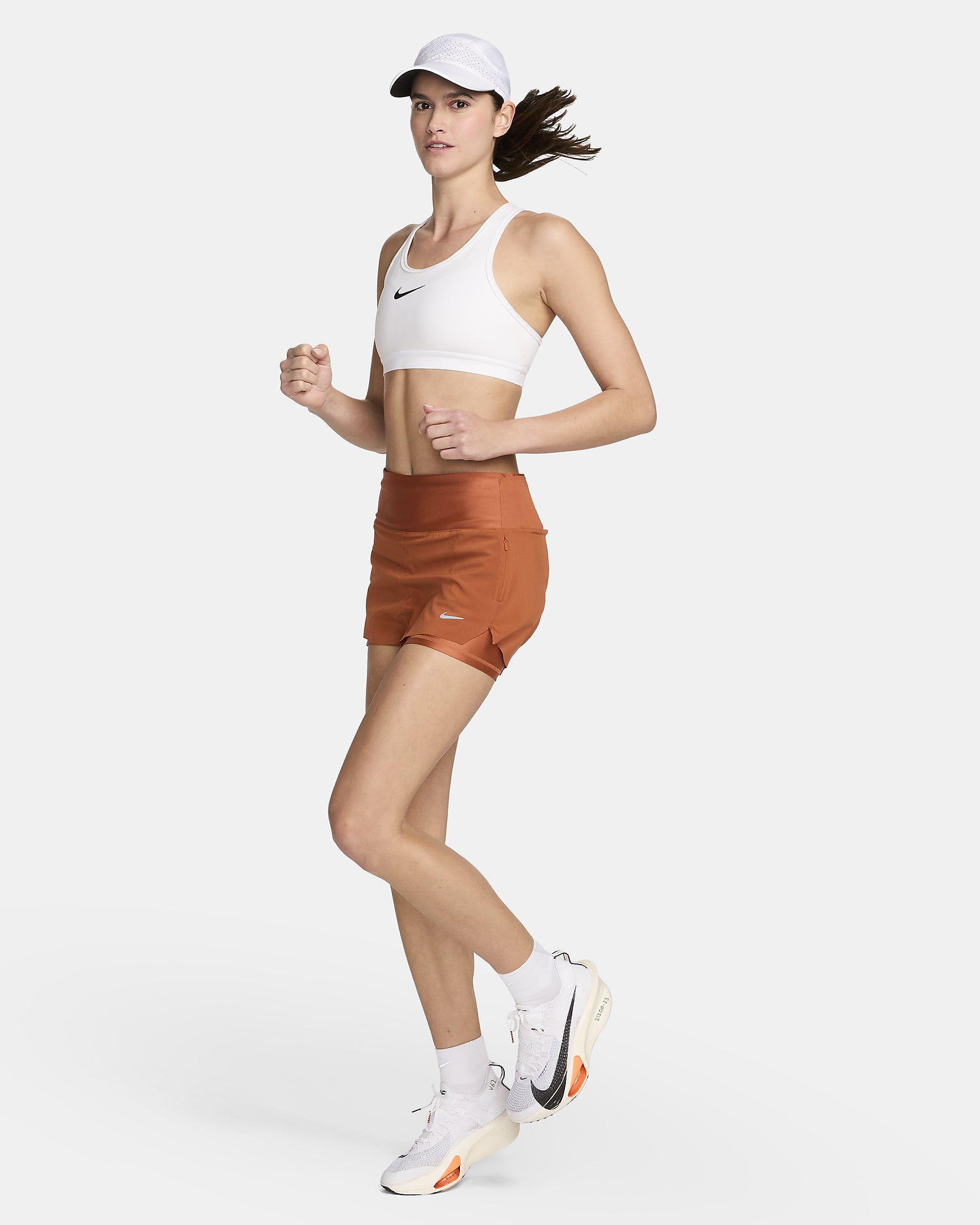 Short de running 2-en-1 avec poches taille mi-basse 8 cm Nike Dri-FIT Swift pour femme - Burnt Sunrise