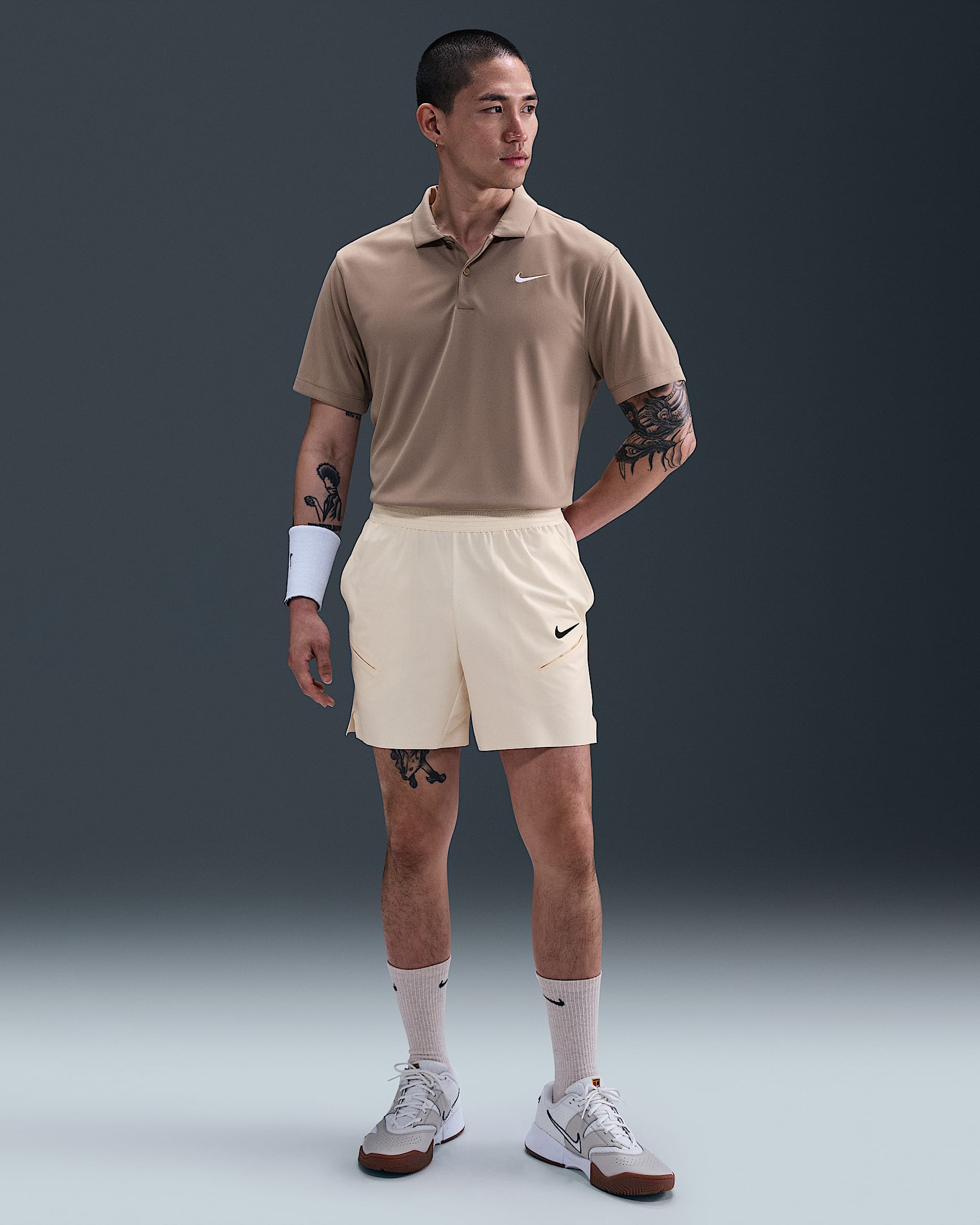 ナイキコート スラム メンズ Dri-FIT テニスショートパンツ - ペールアイボリー/ブラック