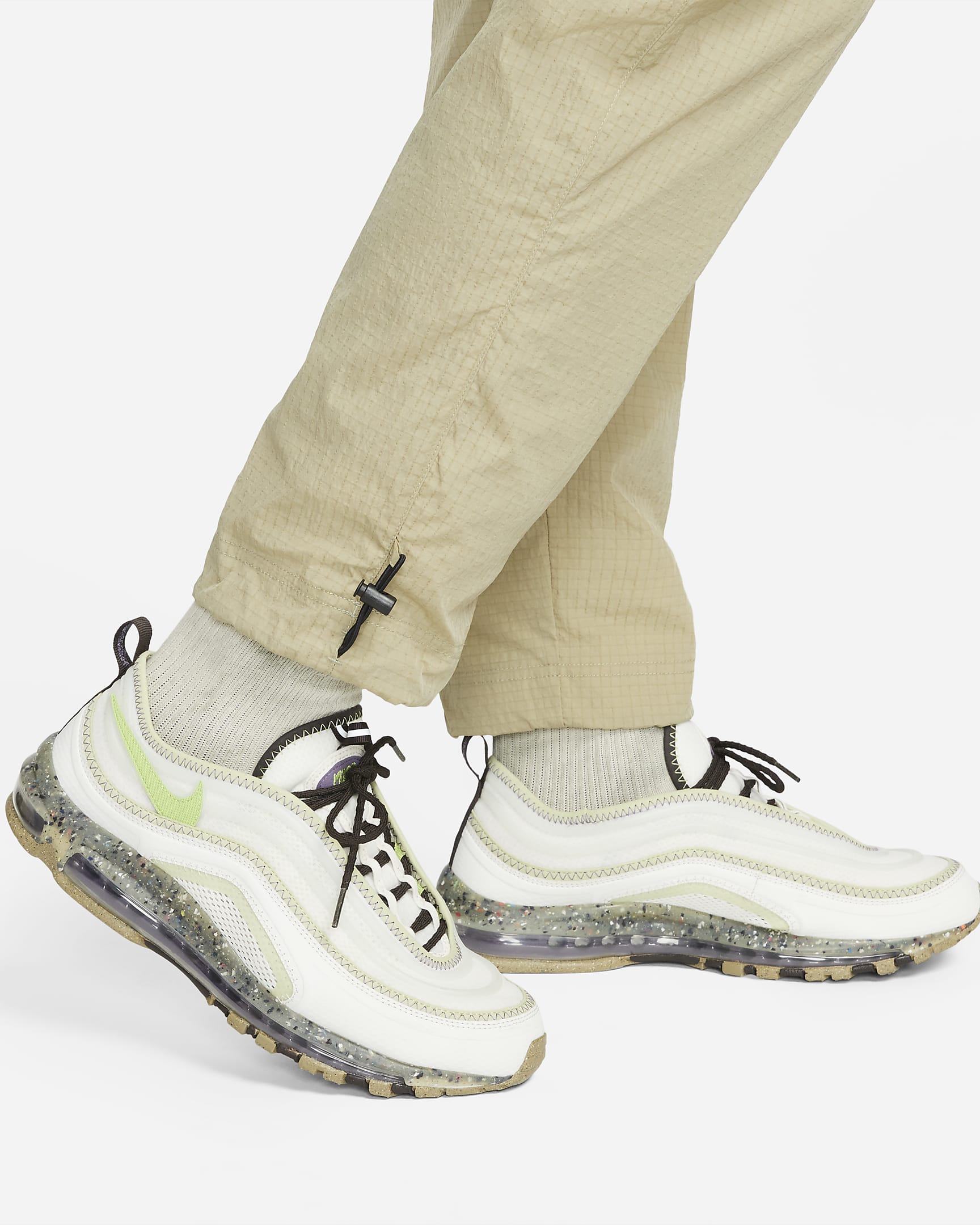 Nike Sportswear Repeat Men's Lightweight Woven Trousers. Nike NZ