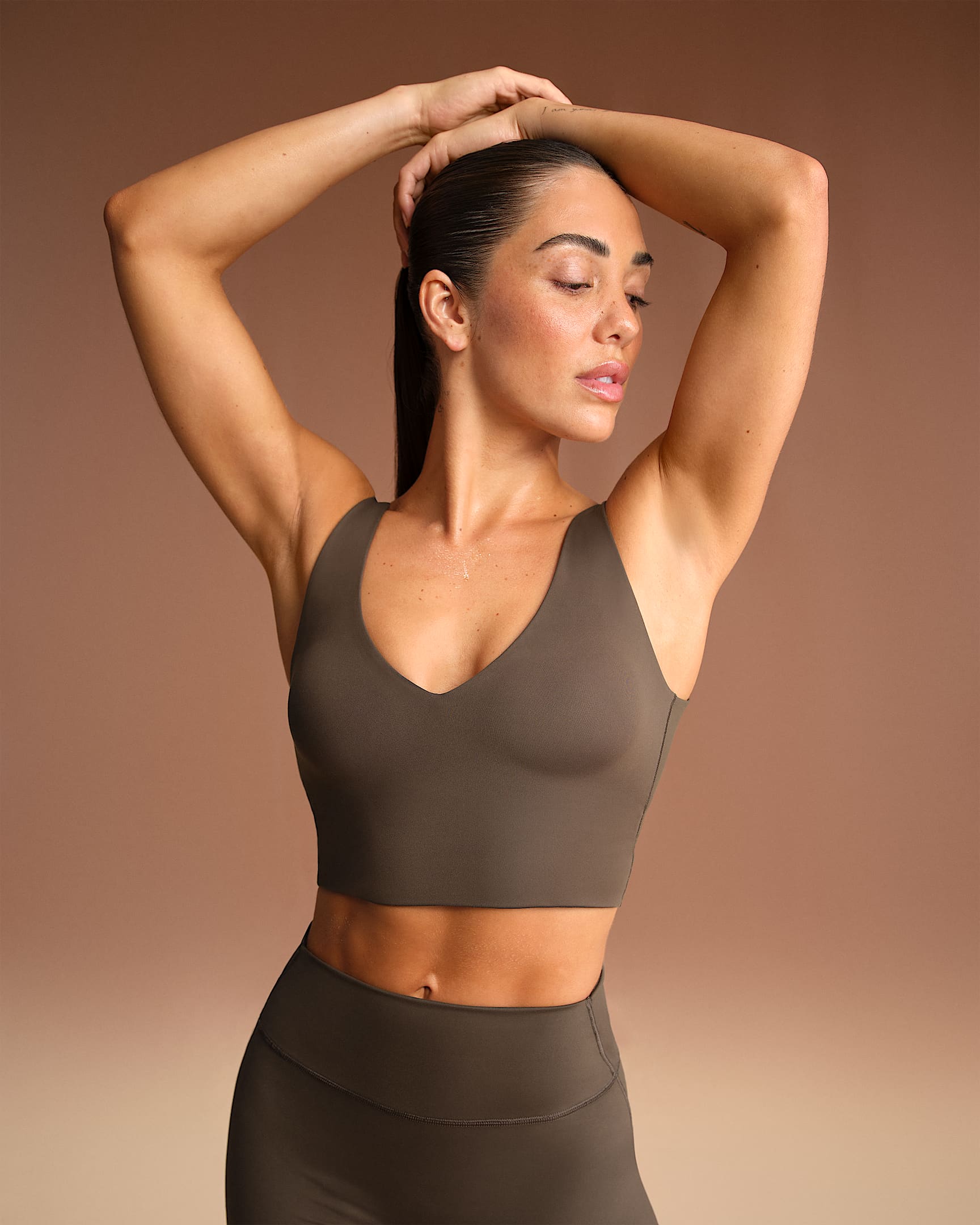 NikeSKIMS Matte Women's V-Neck Long-Line Bra - NSKM DARK SEPIA