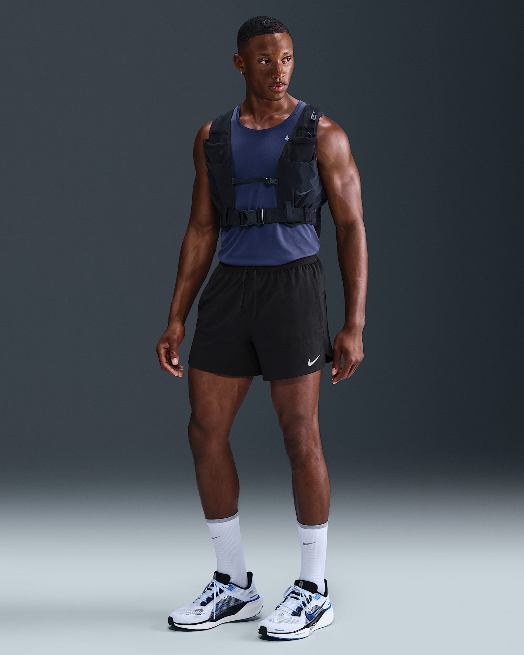 Shorts de correr Dri-FIT de 13 cm con forro de ropa interior perforados para hombre Nike Stride - Negro/Negro/Negro