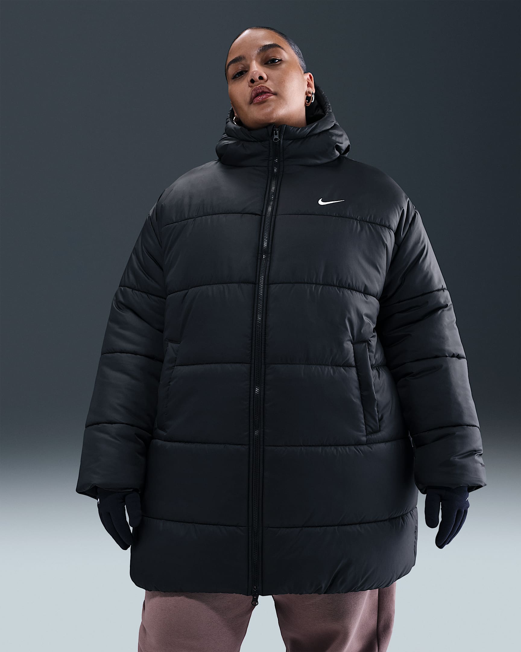 Parkas Nike Sportswear Classic Therma-FIT i ledig modell för kvinnor (Plus Size) - Svart/Vit