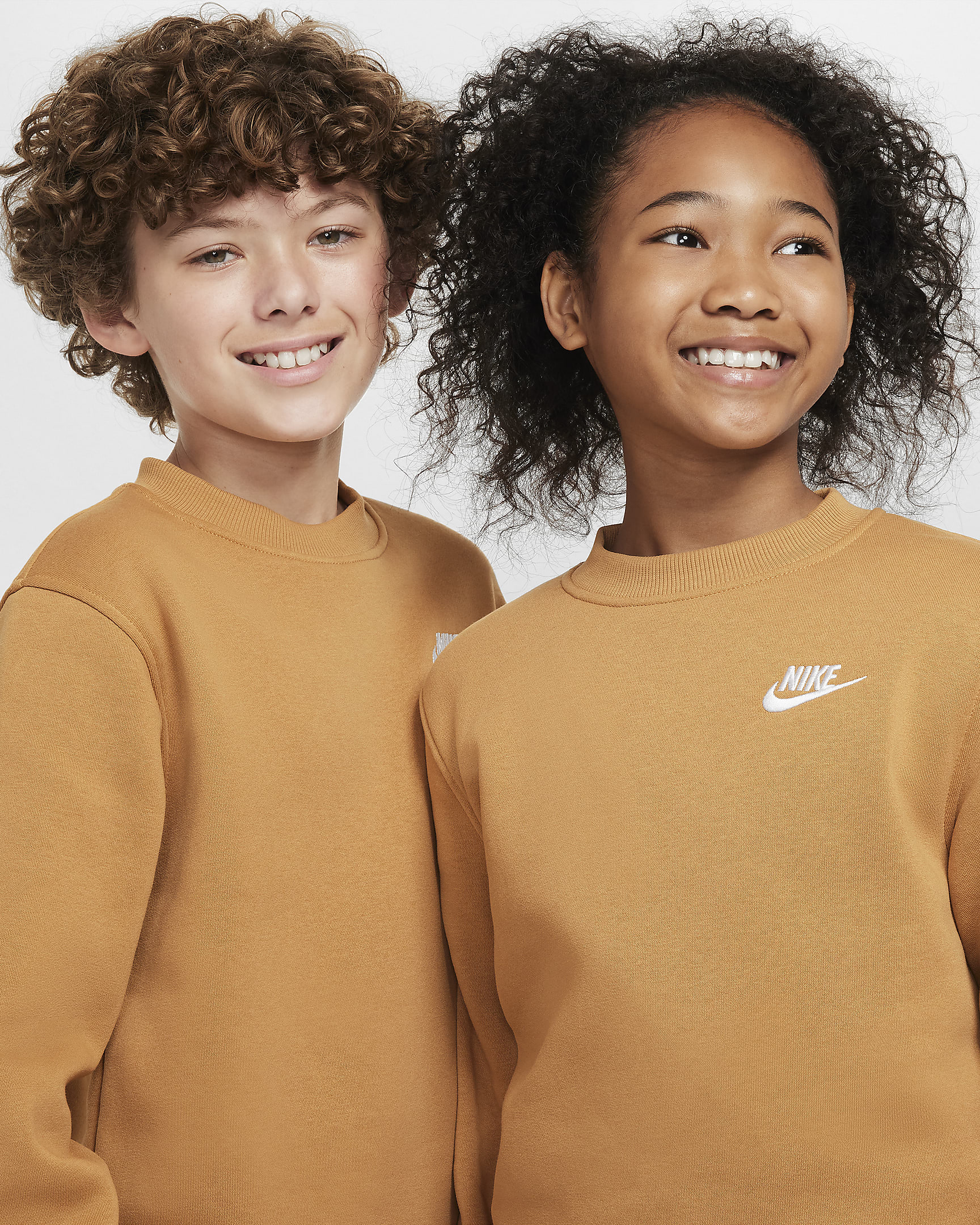 Bluza dresowa dla dużych dzieci Nike Sportswear Club Fleece - Flax/Biel