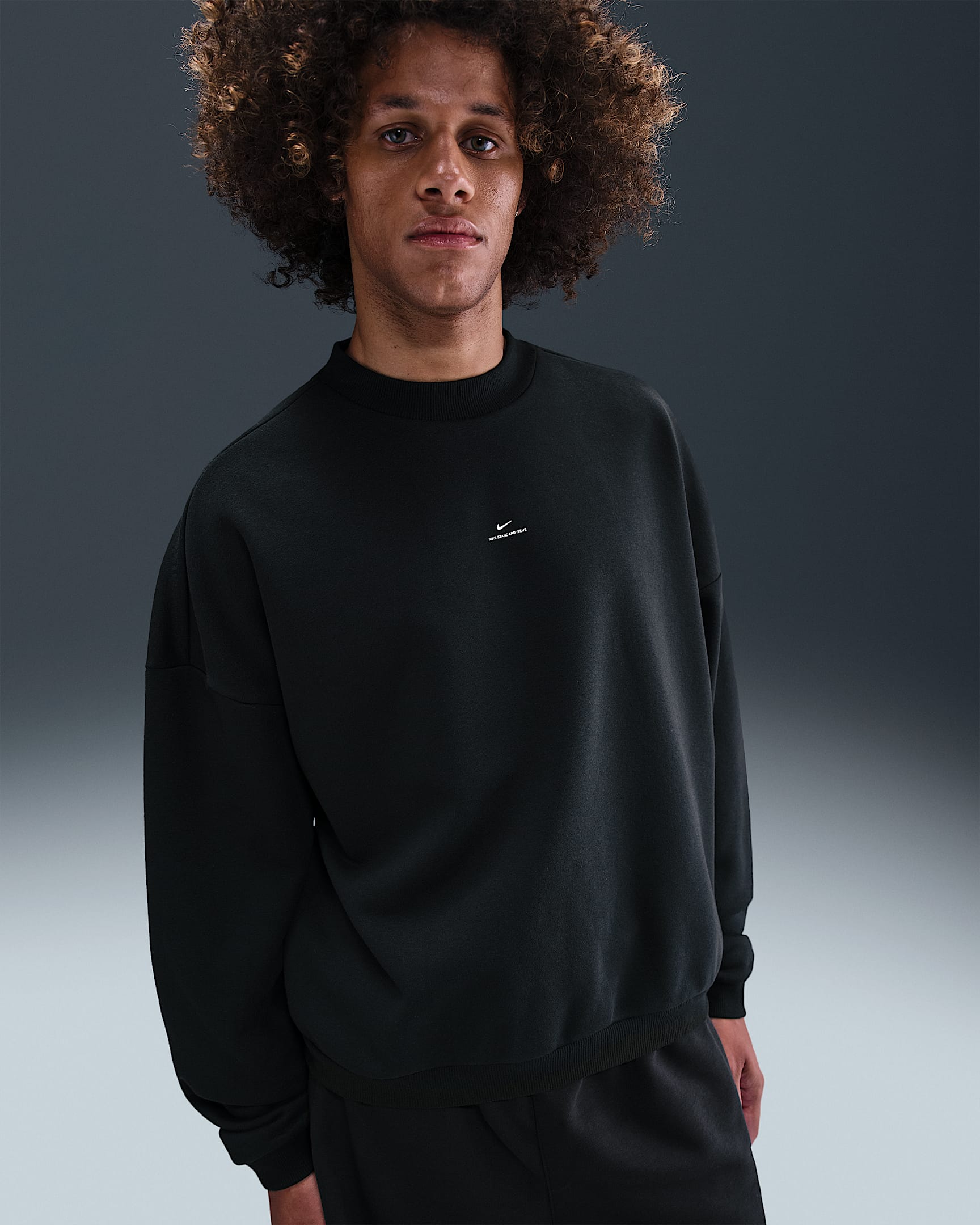 Nike Standard Issue Men's Therma-FIT Basketball Crew - Black/Pale Ivory