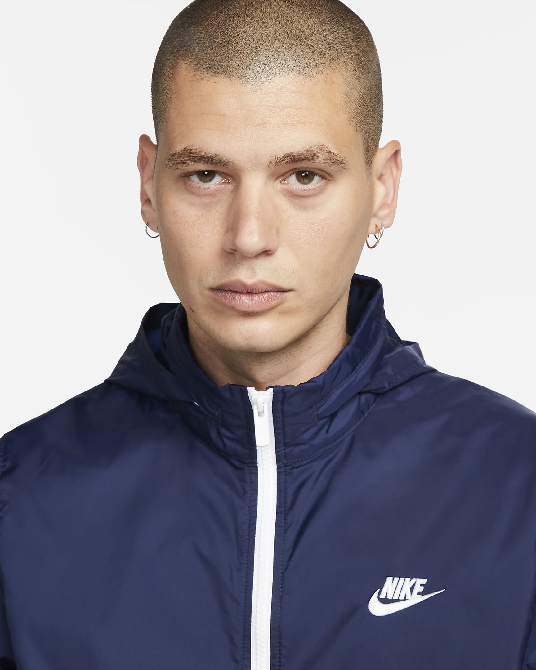 Nike Sportswear Club Herren-Trainingsanzug aus Webmaterial mit Futter - Midnight Navy/Weiß