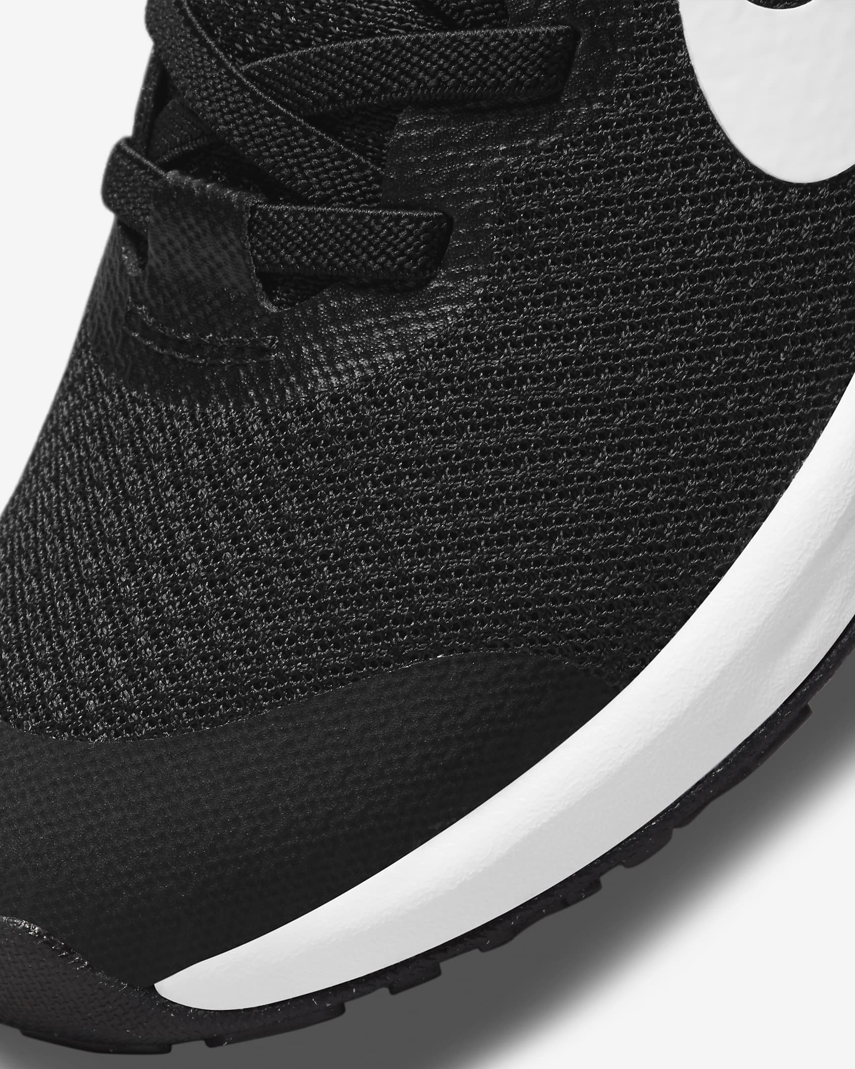 Nike Revolution 6 FlyEase Schuhe für einfaches Anziehen/Ausziehen für jüngere Kinder - Schwarz/Dark Smoke Grey/Weiß