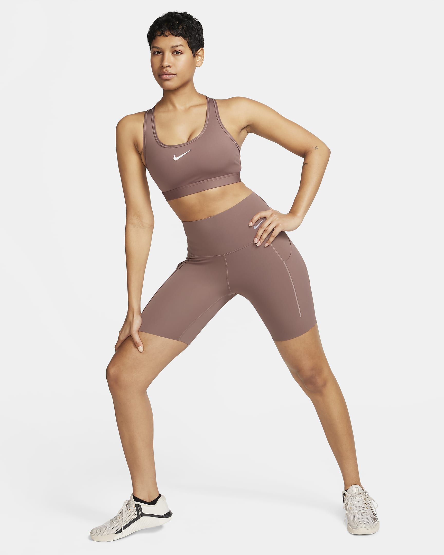 Nike Swoosh Medium Support Sport-BH mit Polster für Damen - Smokey Mauve/Weiß