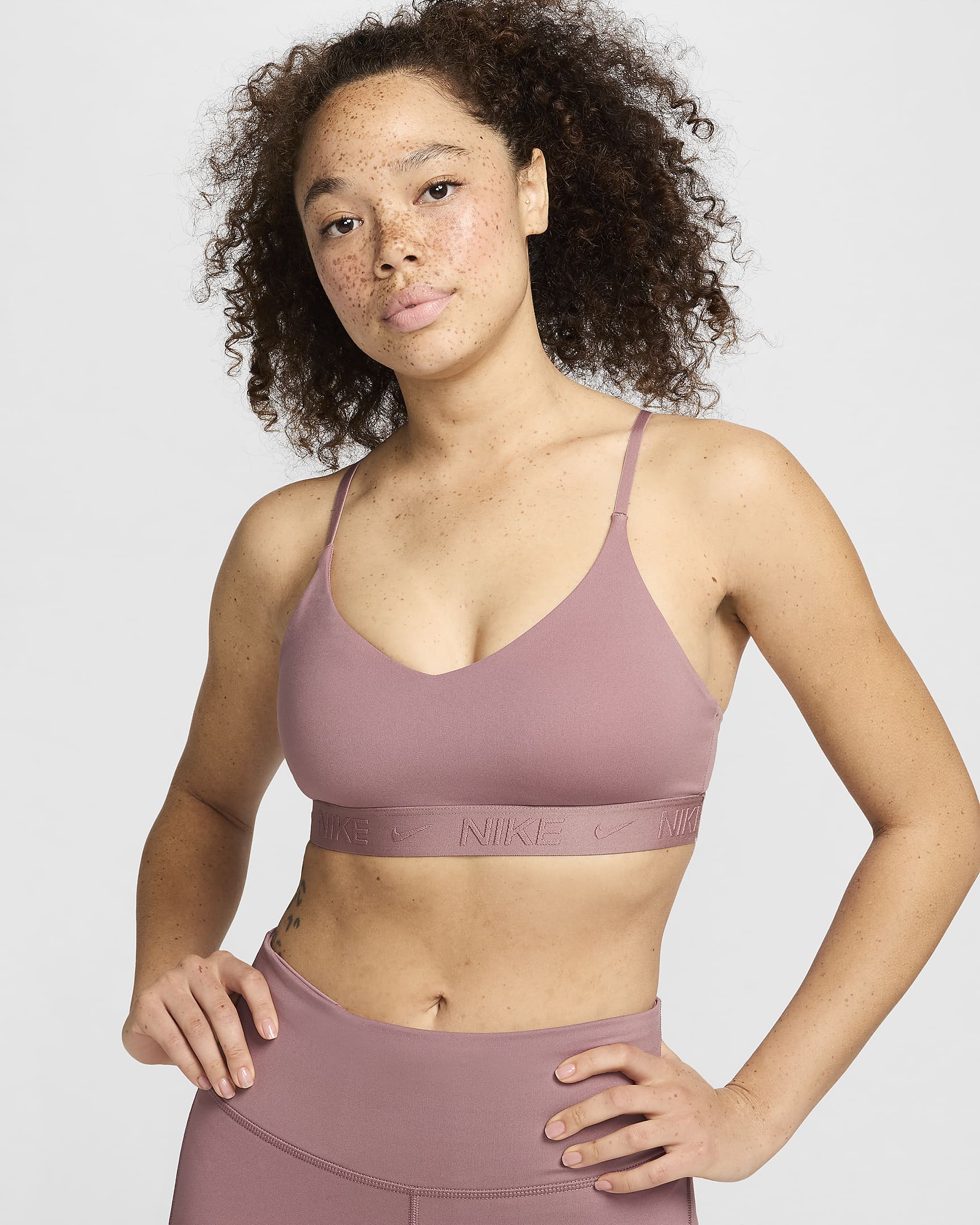 Bra deportivo ajustable acolchado para mujer Nike Indy Light Support - Malva humeante/Malva humeante