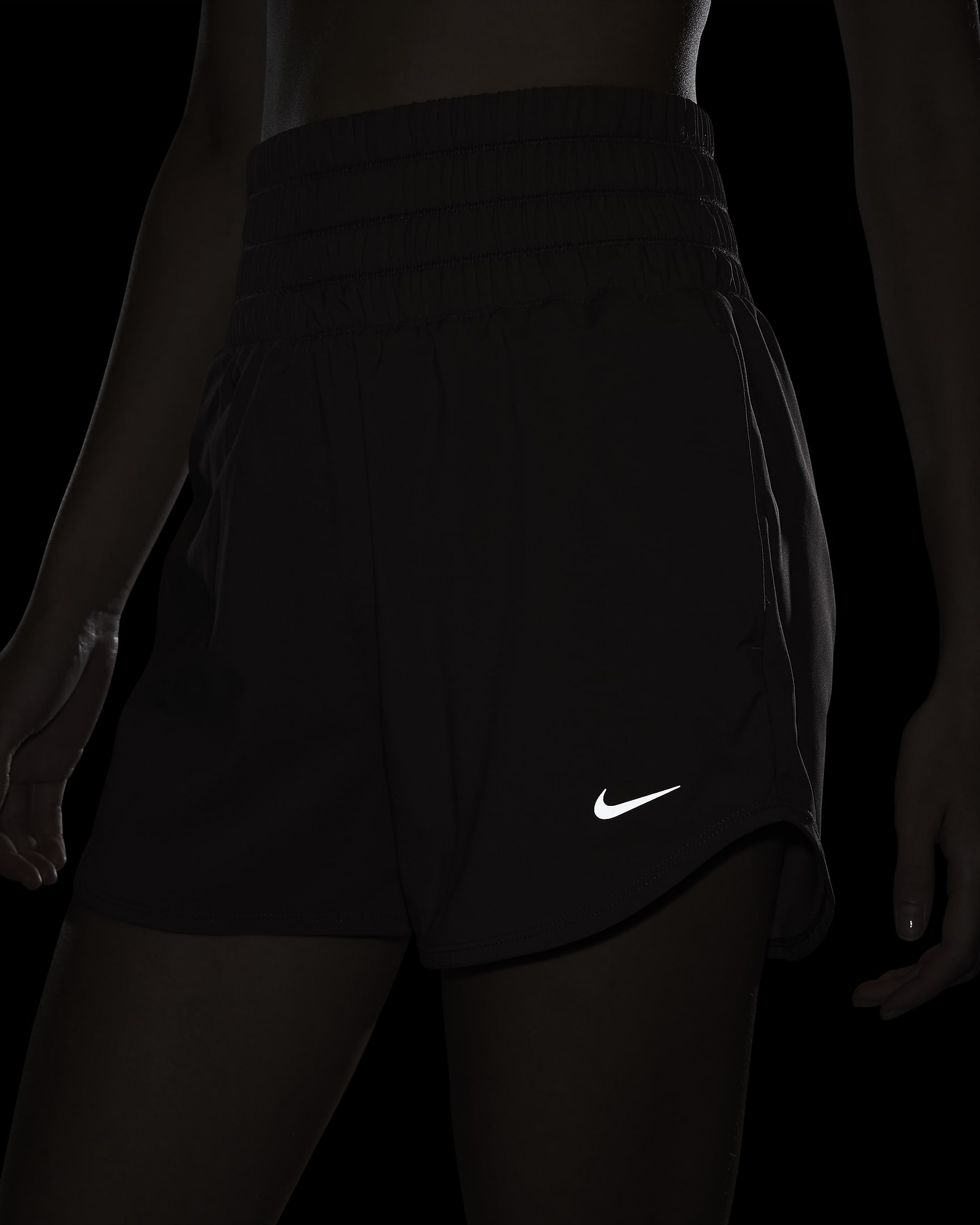 Nike One Dri-FIT Shorts mit Futter und besonders hohem Taillenbund für Damen (ca. 7,5 cm) - Smokey Mauve