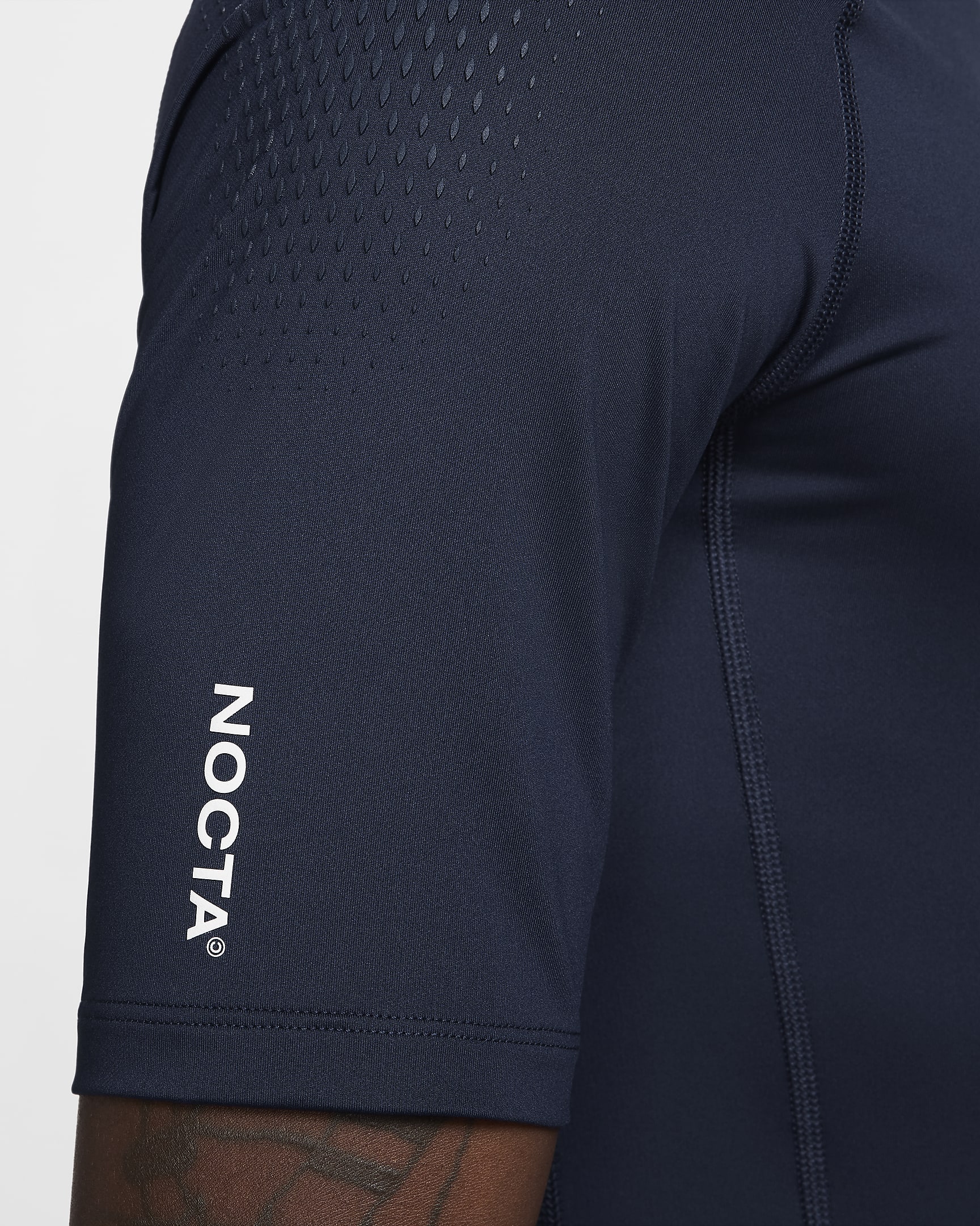 NOCTA Kurzarm-Base-Layer-Basketball-Oberteil für Herren - College Navy/Weiß