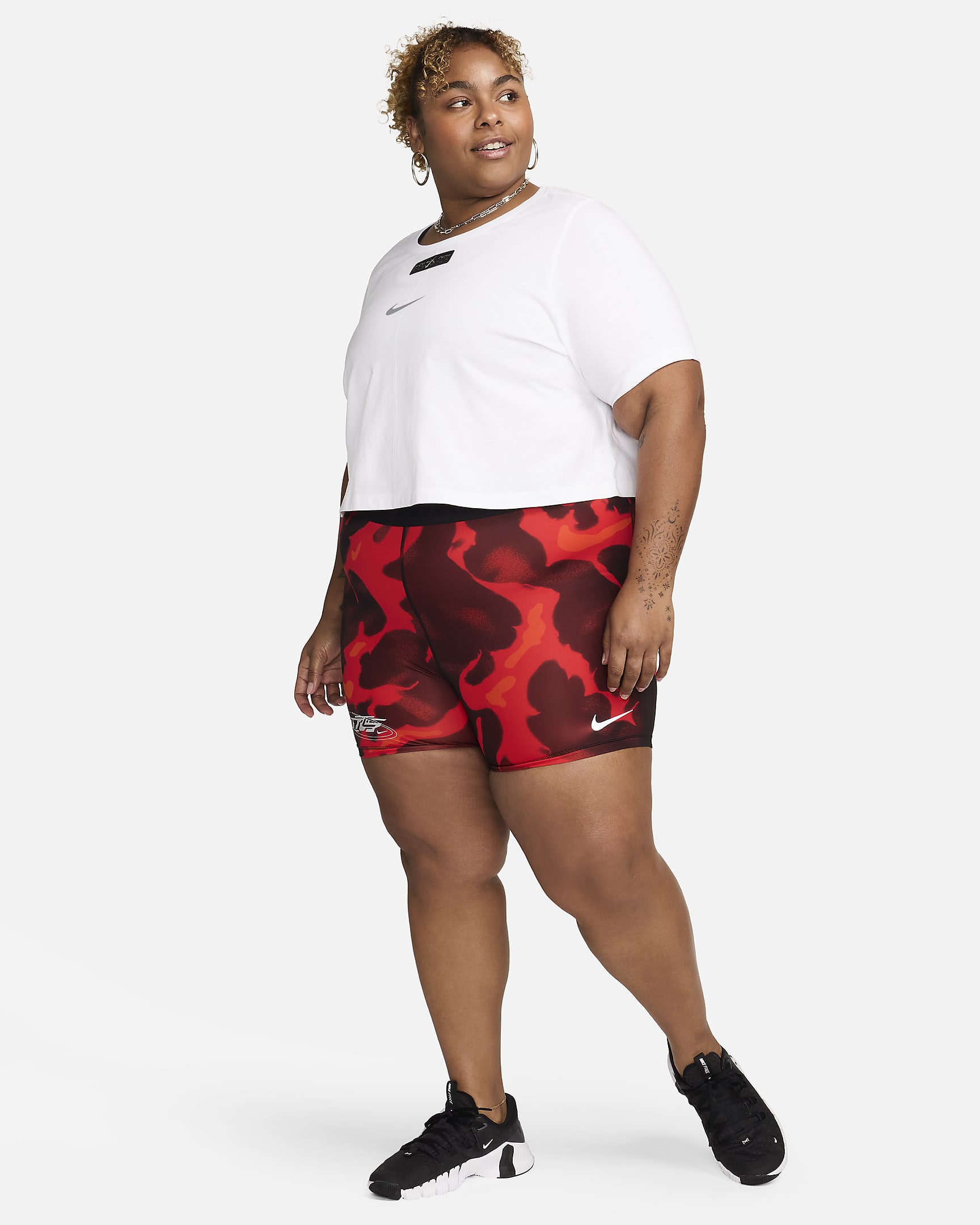 Playera cropped para mujer (talla grande) Nike x Megan Thee Stallion ...