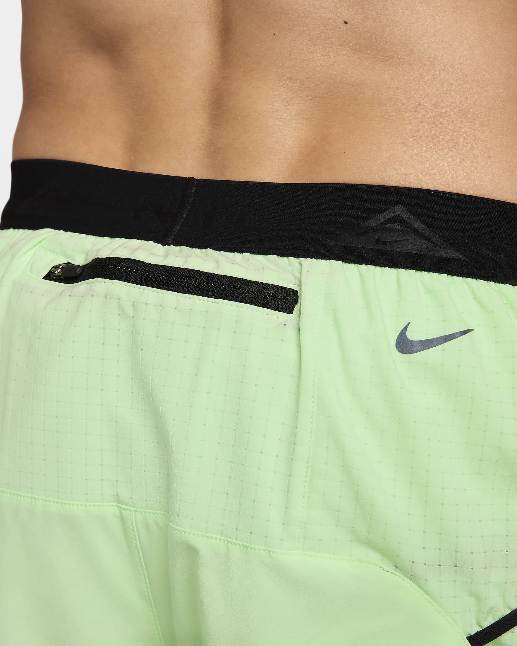 Shorts de correr Dri-FIT de 13 cm con forro de ropa interior para hombre Nike Trail Second Sunrise - Verde vapor/Verde vapor/Negro