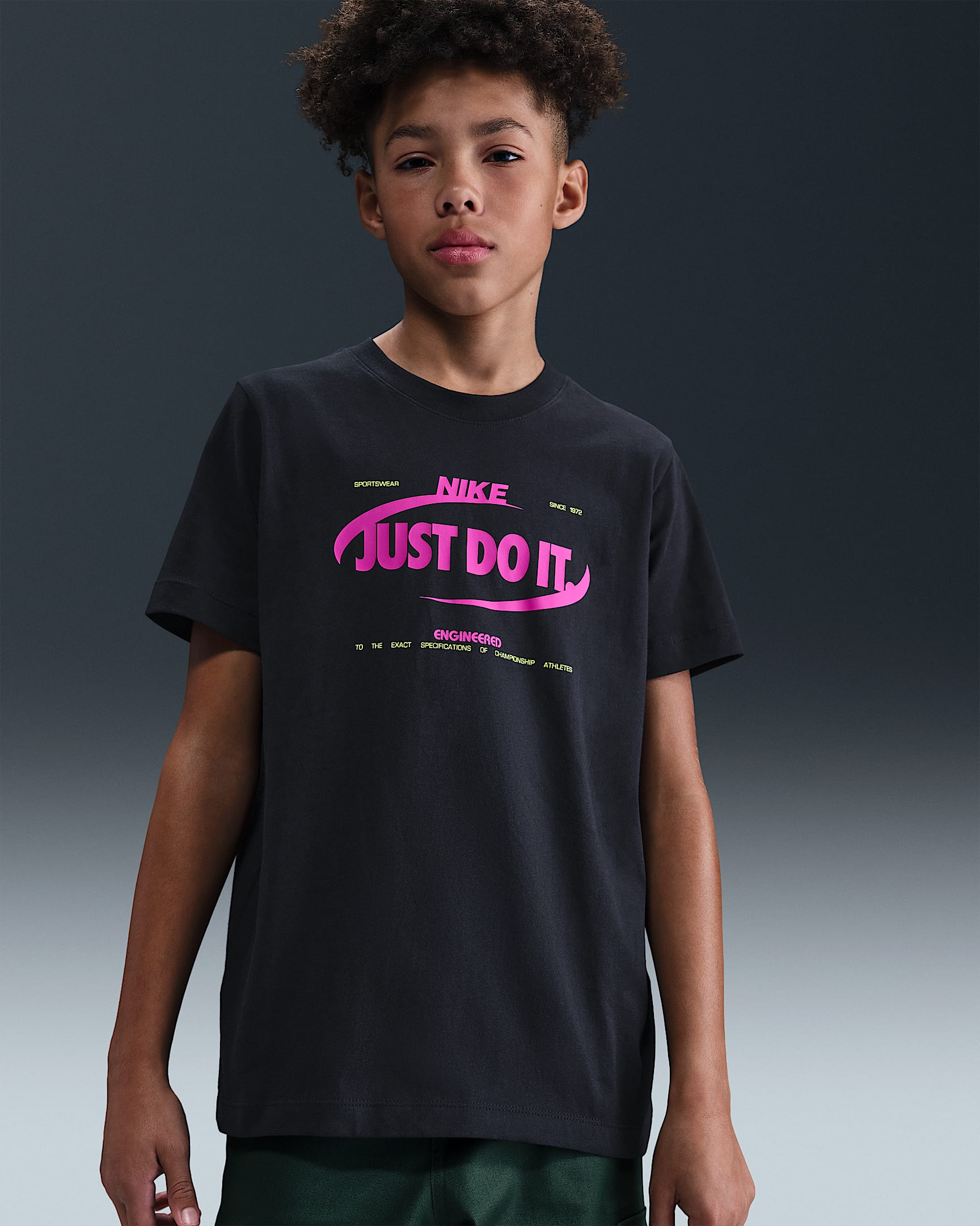 Nike Sportswear Older Kids' T-Shirt - Black/Fire Pink