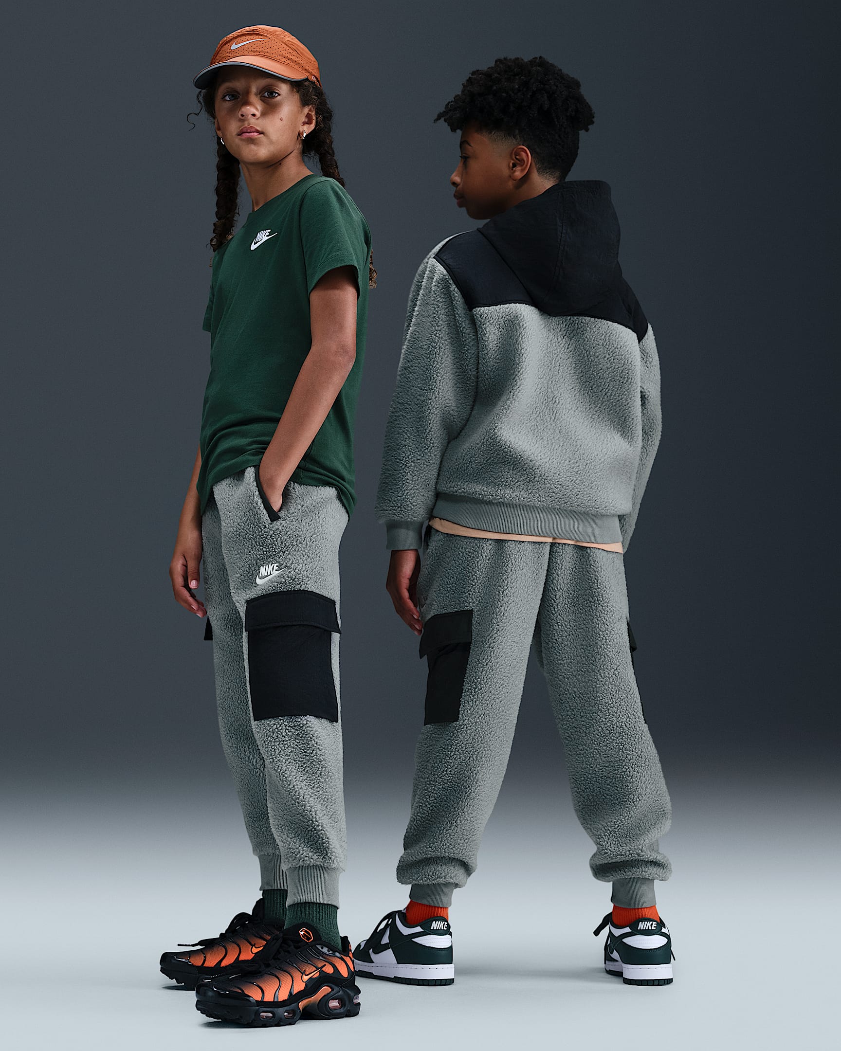 Nike Sportswear Club Fleece cargo nadrág nagyobb gyerekeknek - Smoke Grey/Fekete/Fehér