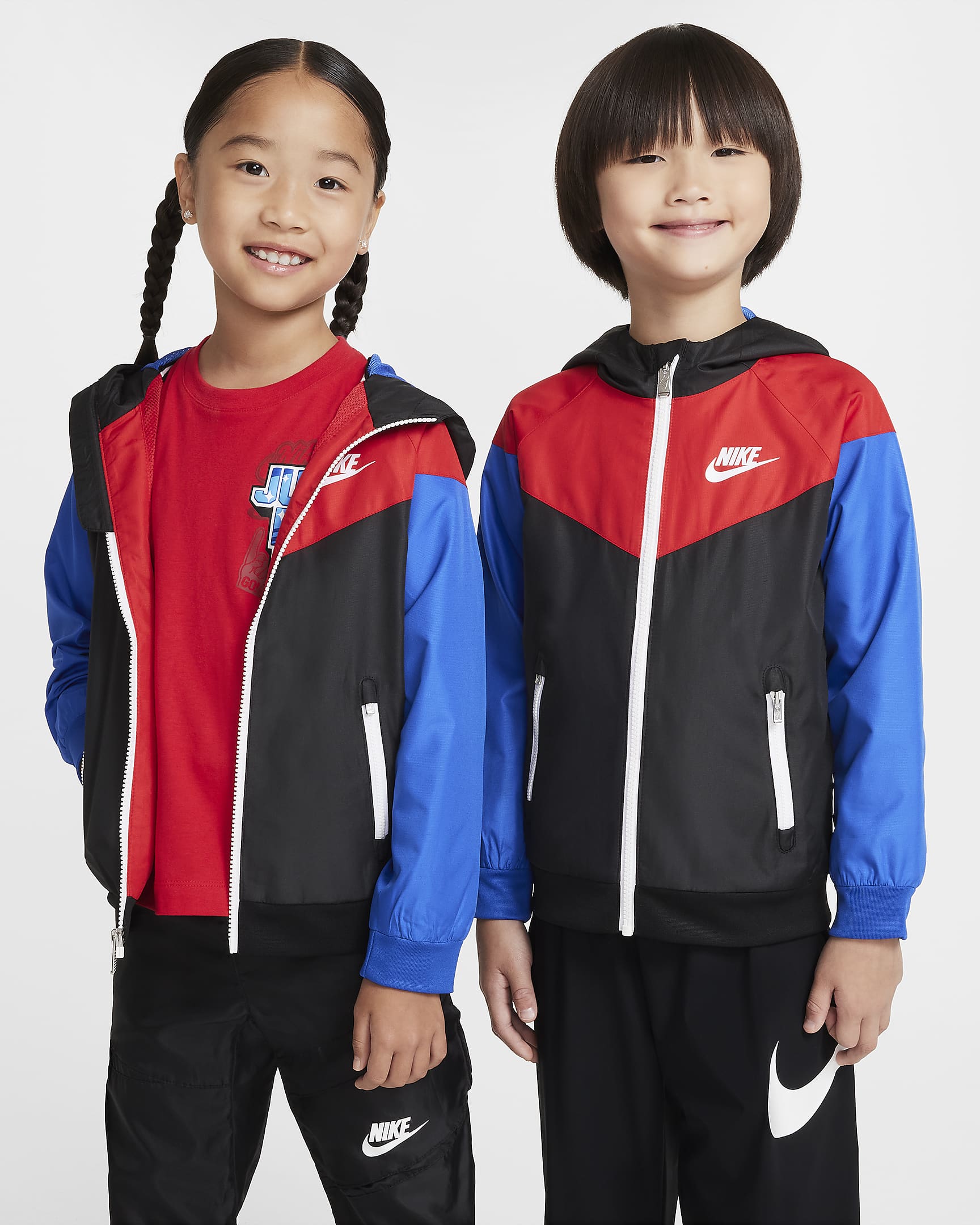 Chamarra con cierre completo para niños talla pequeña Nike Sportswear Windrunner - Negro