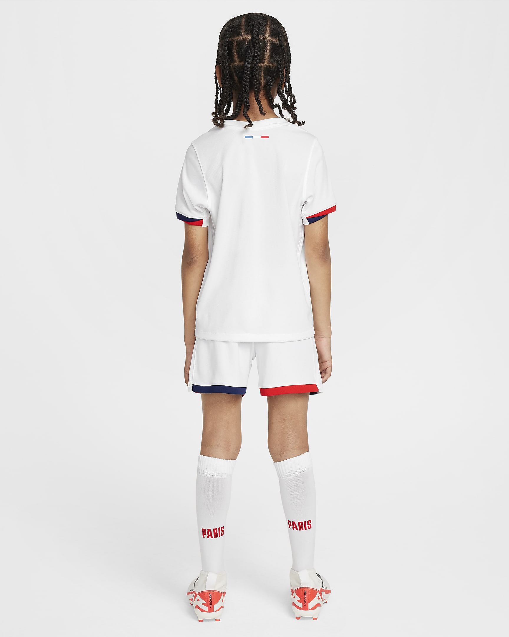 Conjunto de três peças de futebol de réplica Nike do equipamento alternativo Stadium Paris Saint-Germain 2024/25 para criança - Branco/Midnight Navy/Vermelho University/Midnight Navy