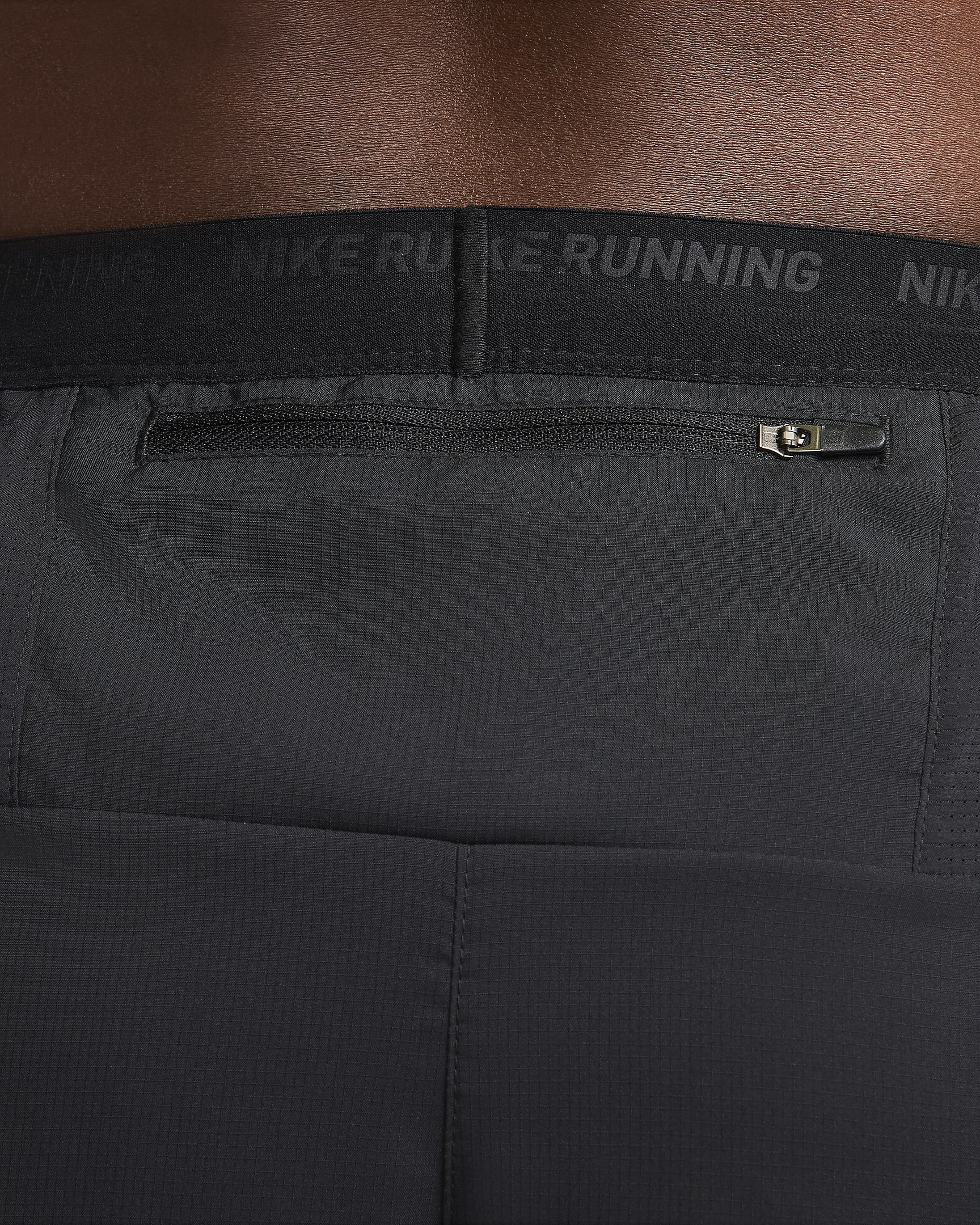 Short de running avec sous-short intégré Dri-FIT Nike Stride 13 cm pour homme - Noir/Noir