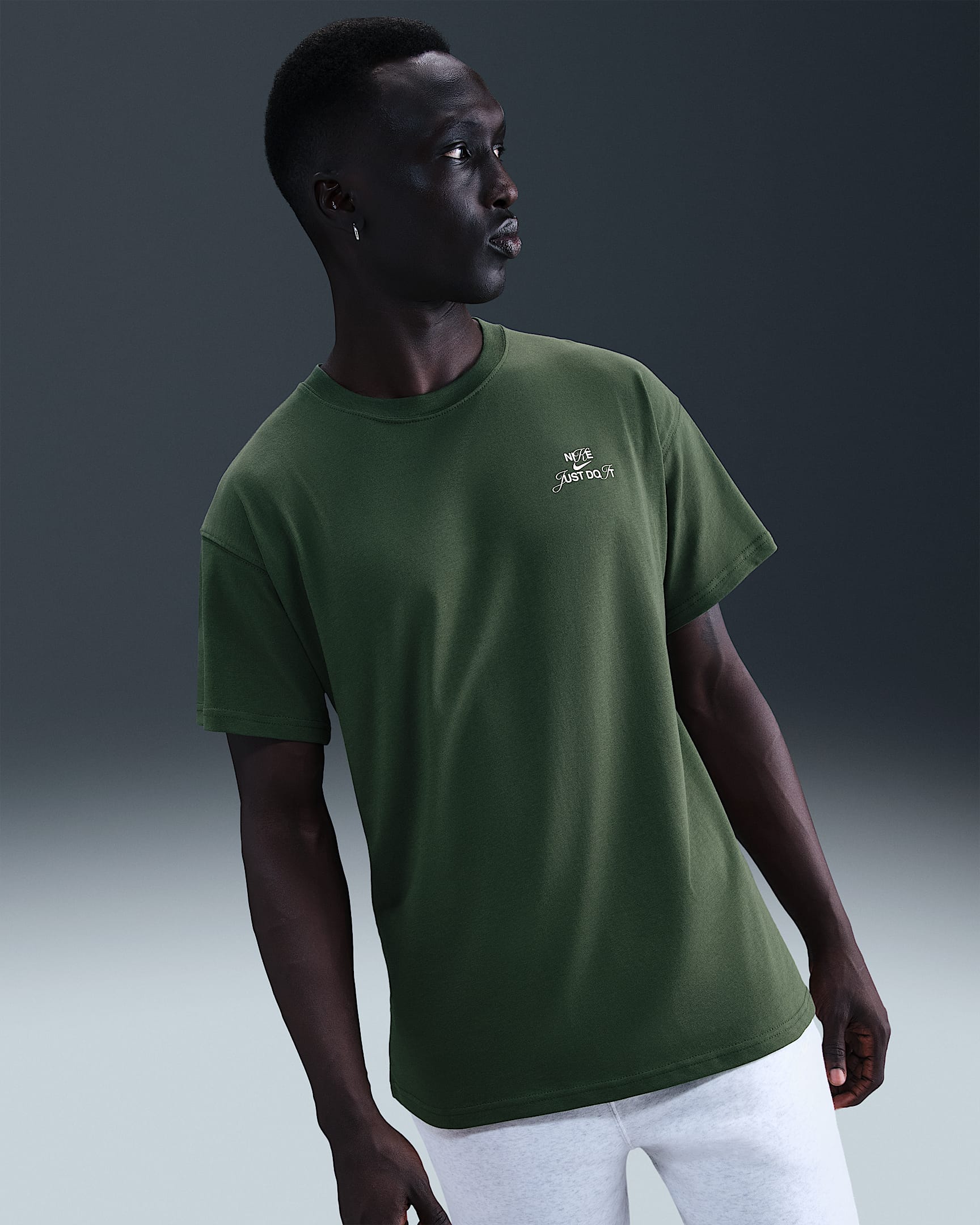 T-shirt com grafismo Nike Sportswear para homem - Fir
