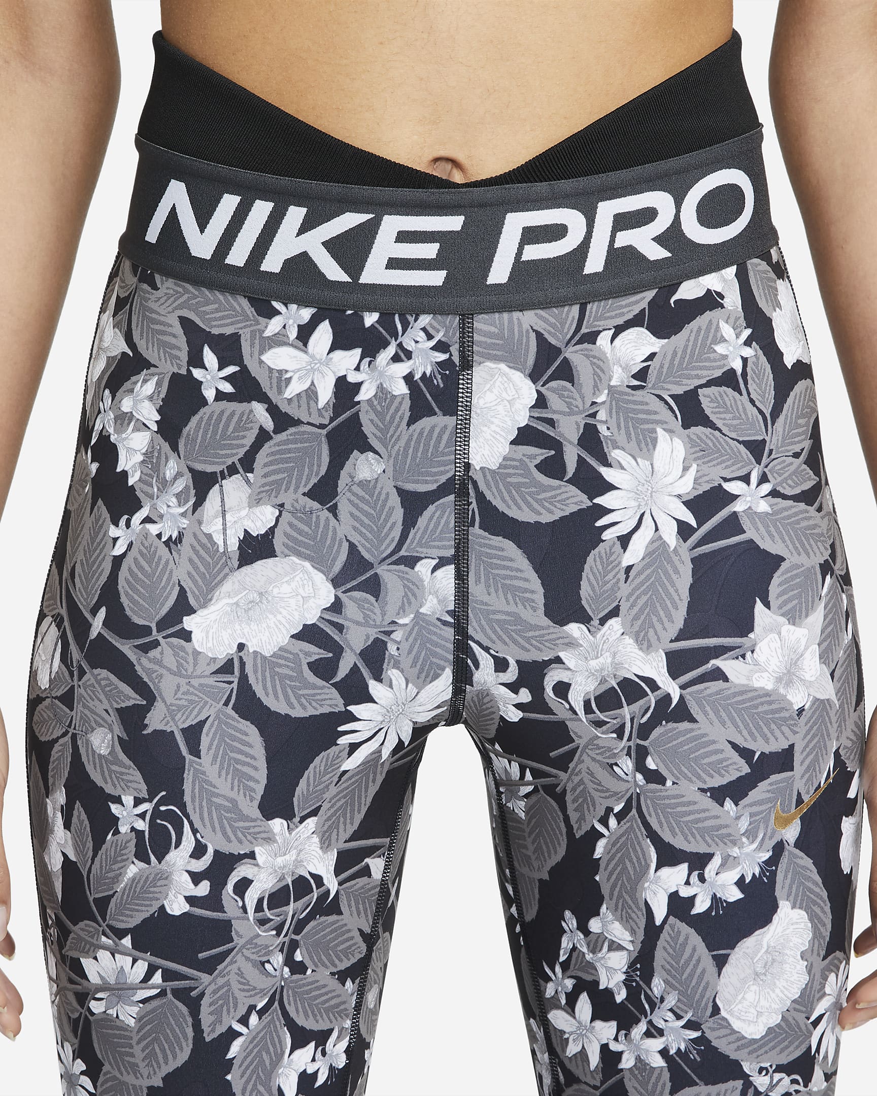 Serena Williams Design Crew Women's Crossover Leggings. Nike NO