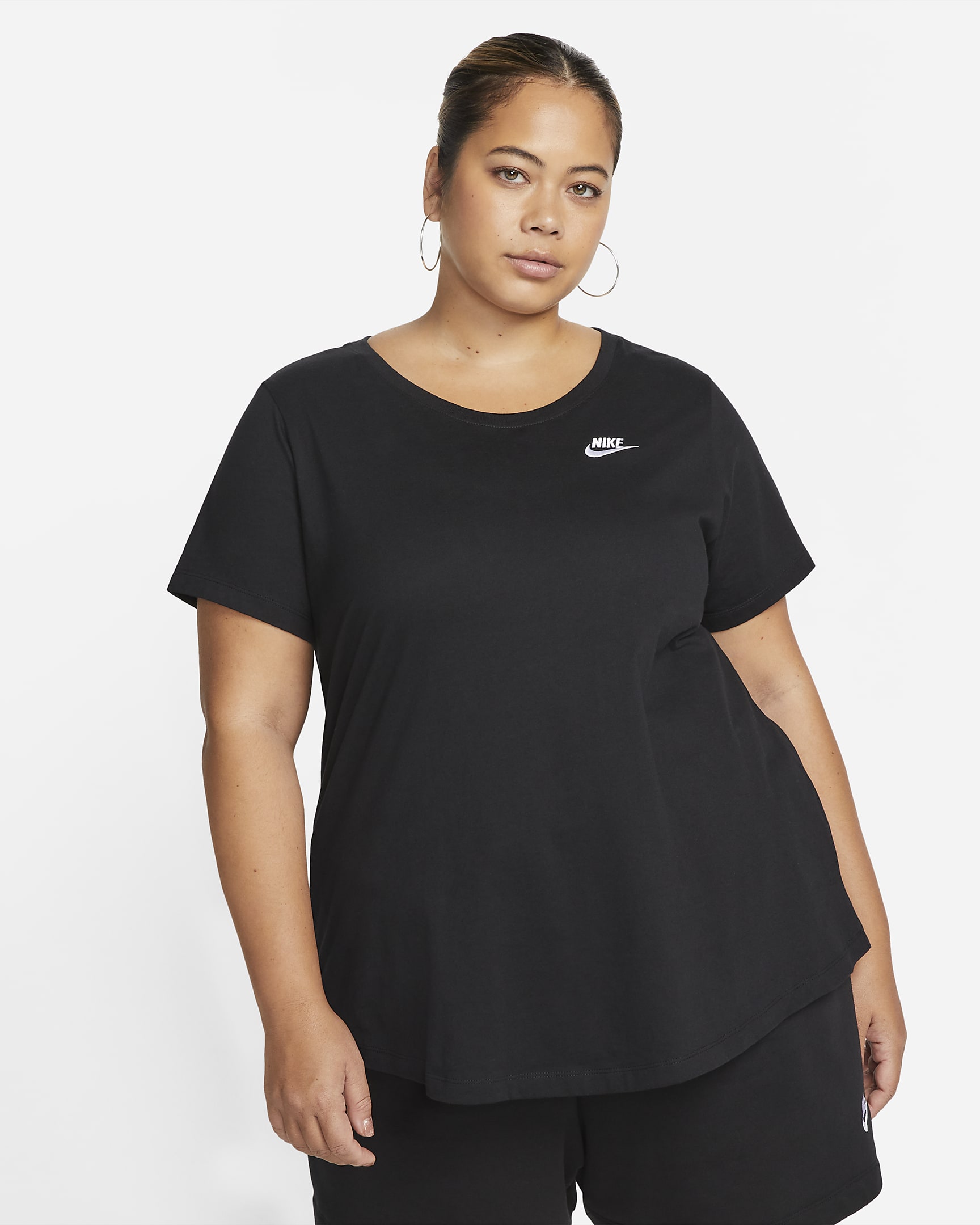 Γυναικείο T-Shirt Nike Sportswear Club Essentials (μεγάλα μεγέθη) - Μαύρο/Λευκό