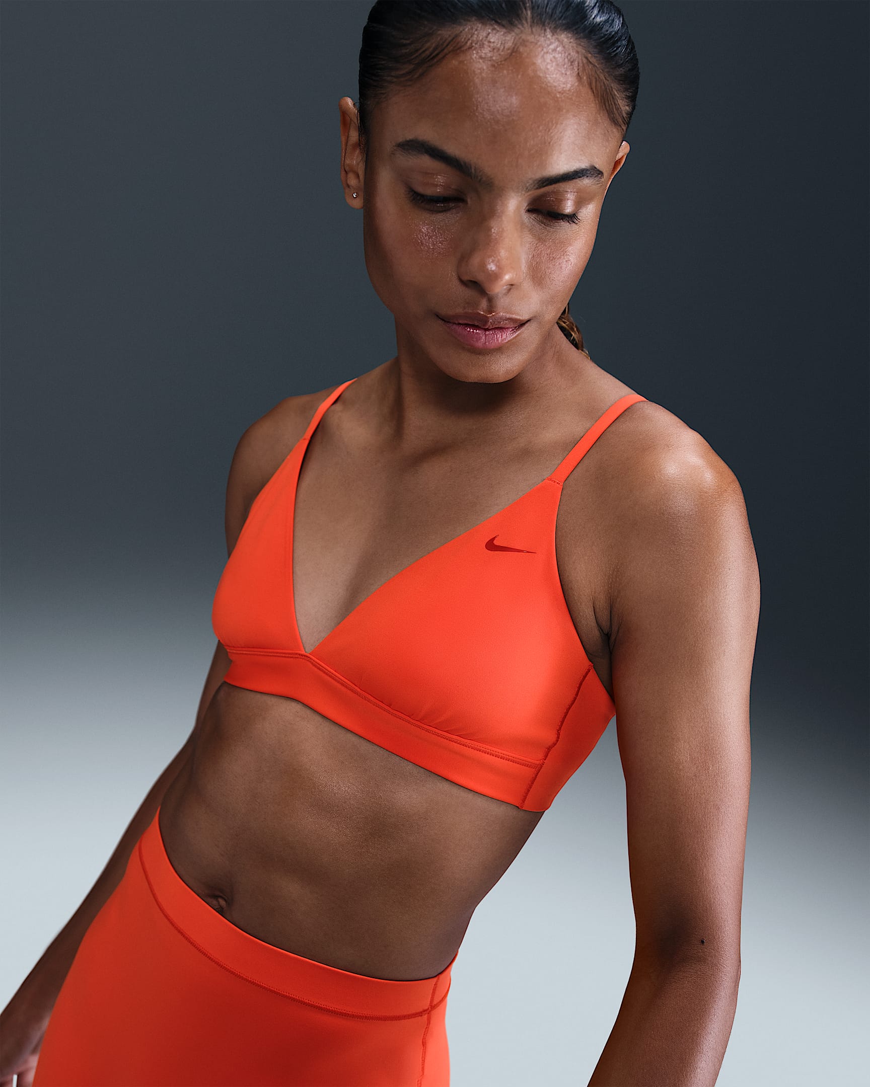 Nike Form Women's Light-Support Non-Padded Triangle Sports Bra - Picante Red/Mystic Red