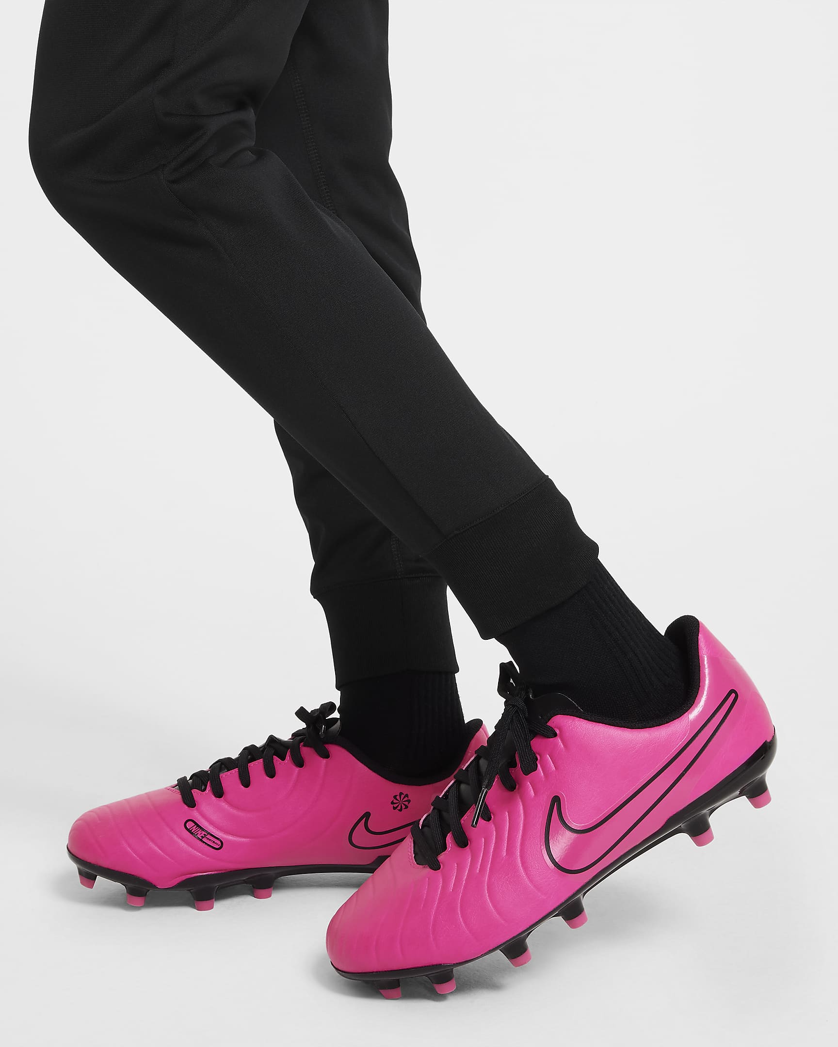 Třetí pleteninová fotbalová tepláková souprava Nike Dri-FIT Chelsea FC Strike pro větší děti - Pink Prime/Černá/Černá/Černá