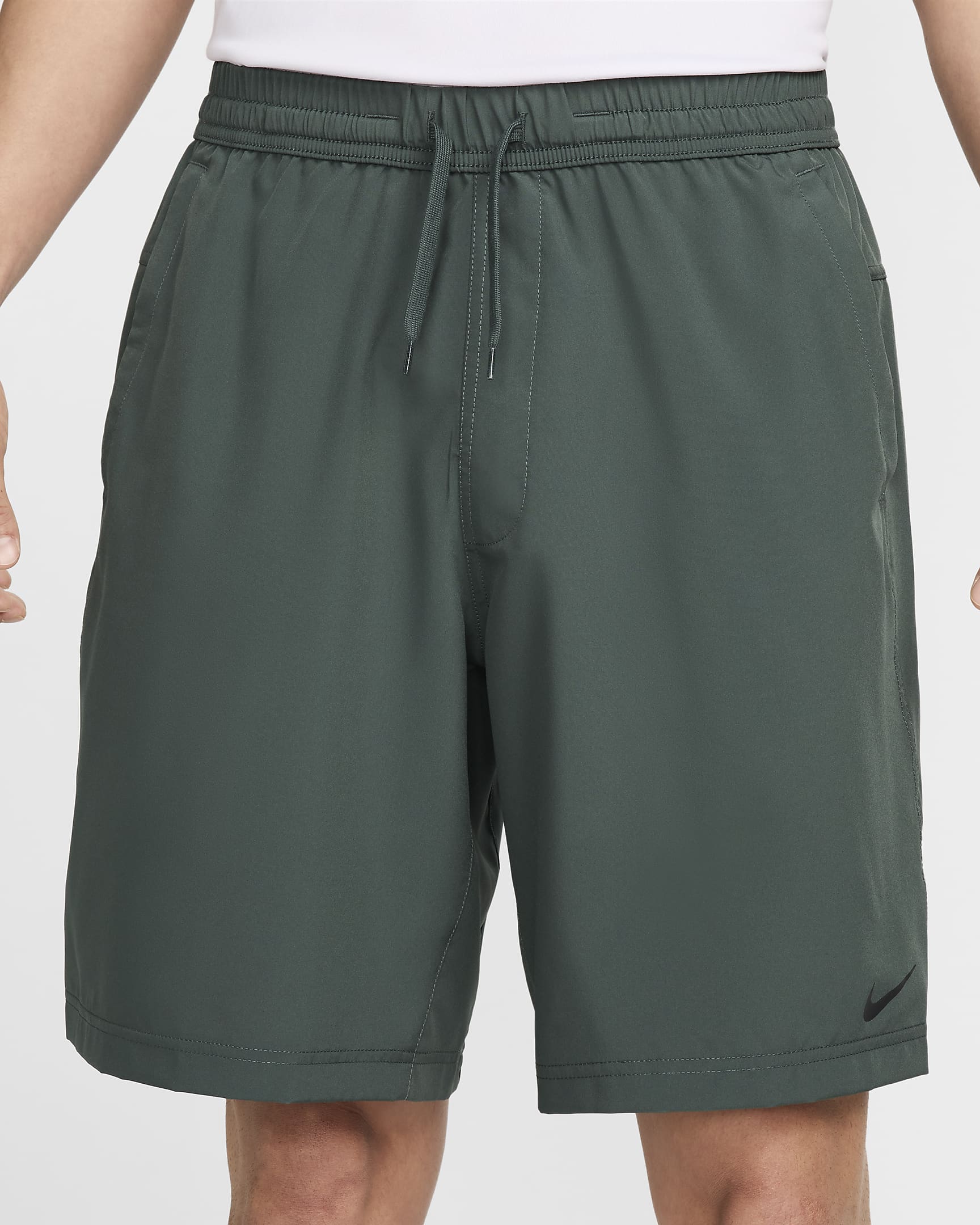 Shorts versátiles Dri-FIT de 23 cm sin forro para hombre Nike Form - Verde vintage/Negro