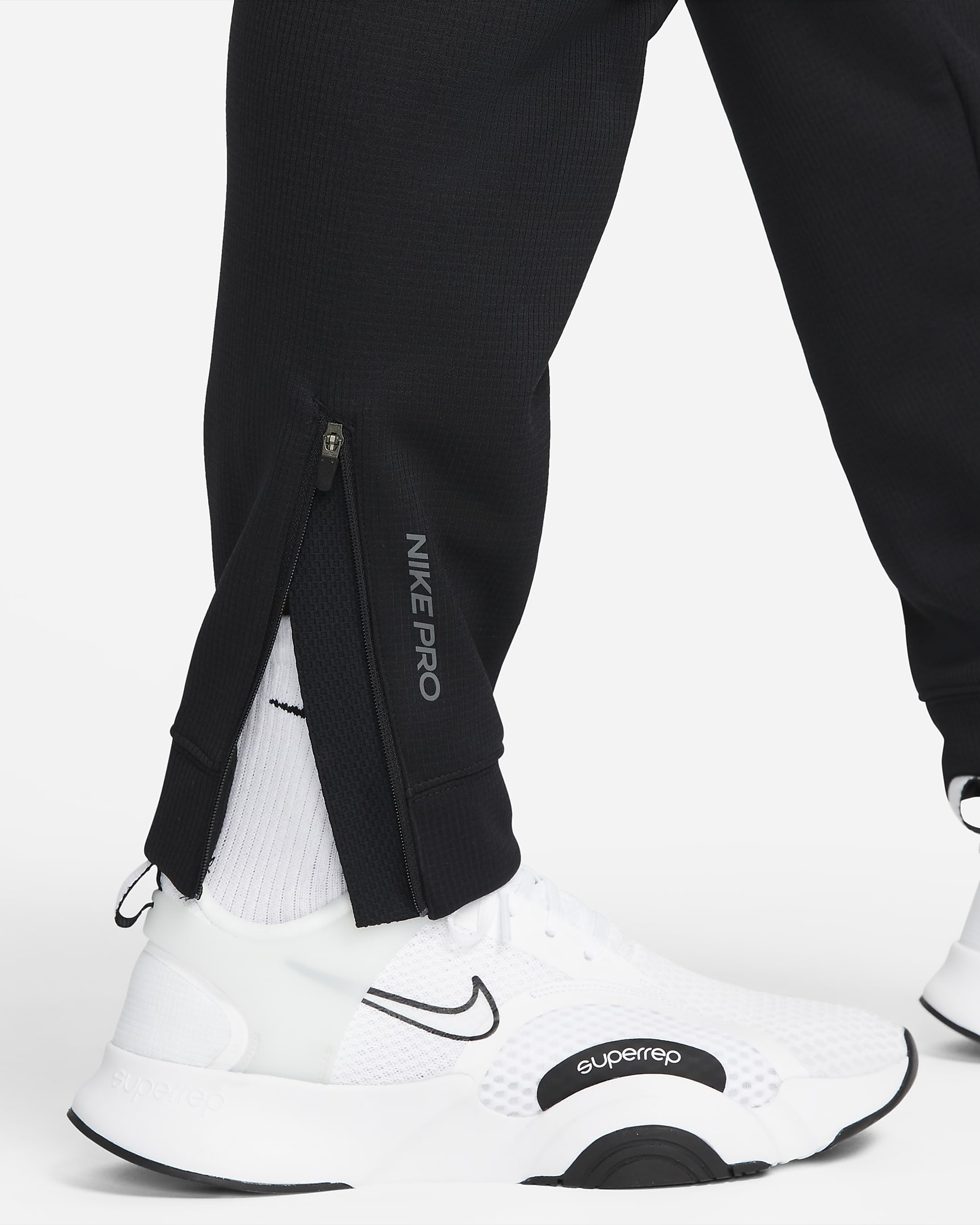 Nike Therma-Sphere Men's Therma-FIT Fitness Trousers. Nike UK