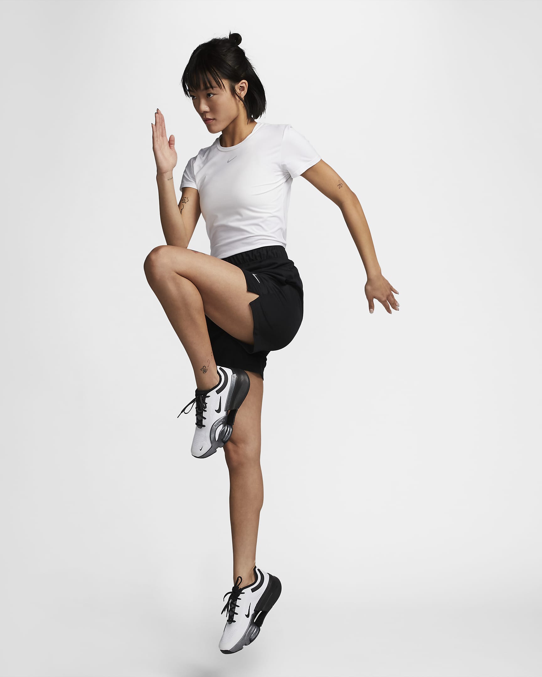 Nike Dri-FIT Attack 女款中腰 5" 無襯裡短褲 - 黑色/黑色/白色