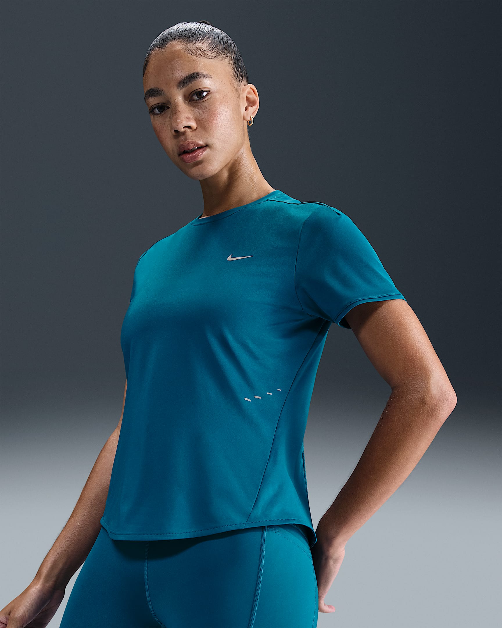 Kortärmad löpartröja Nike Swift Dri-FIT för kvinnor - Green Abyss