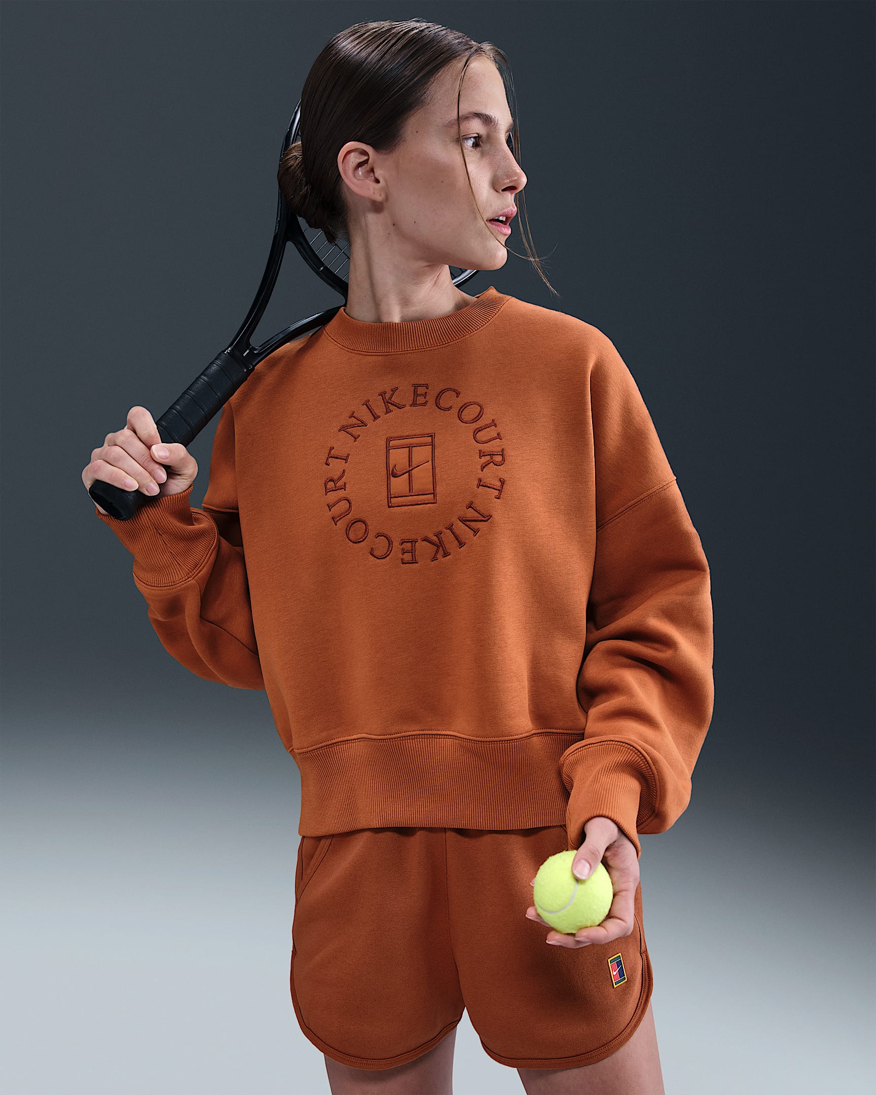 NikeCourt Heritage Phoenix Fleece Women's Over-Oversized Crew-Neck Sweatshirt - Dark Russet/Cinnamon