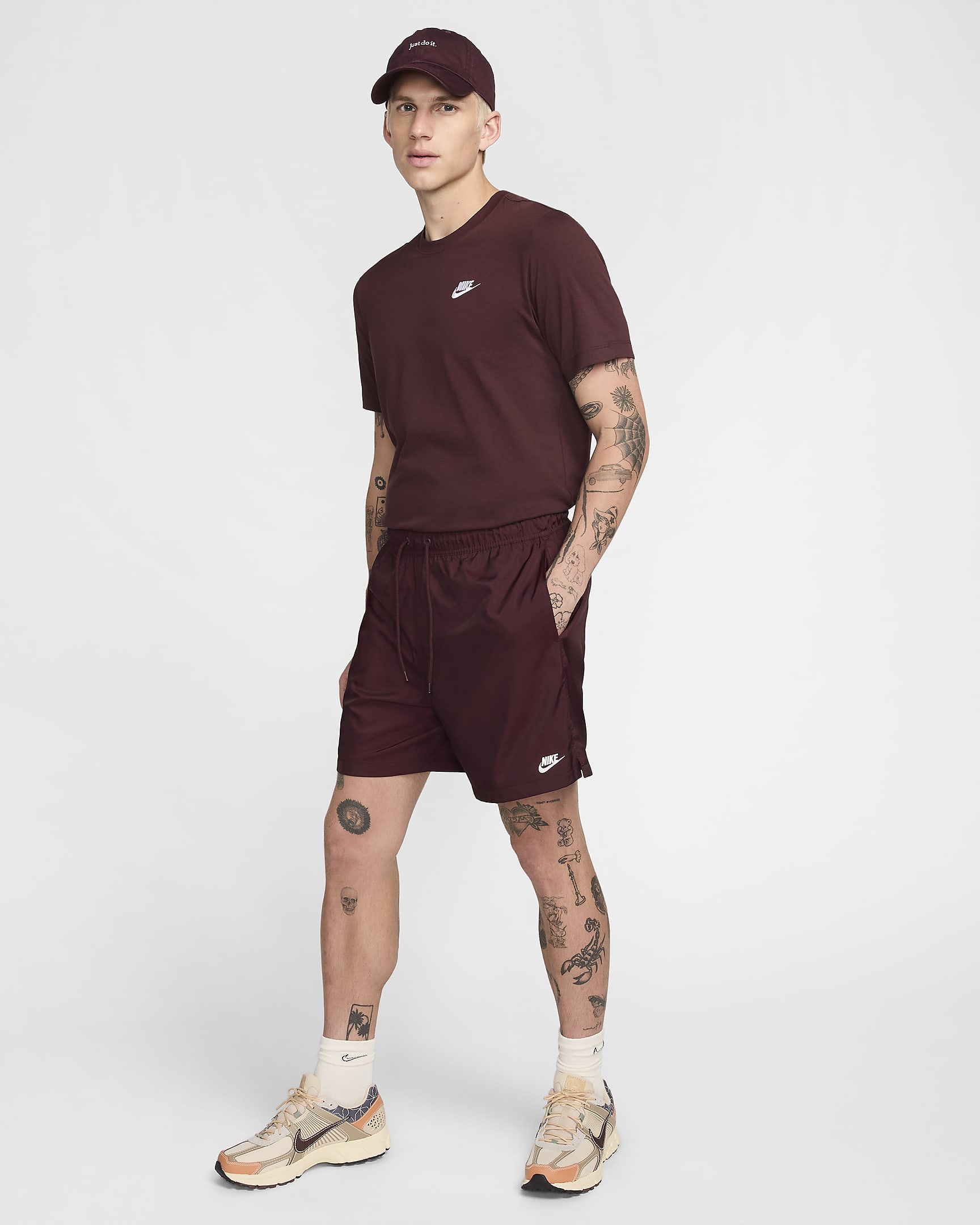 Shorts Flow in tessuto Nike Club – Uomo - Burgundy Crush/Bianco