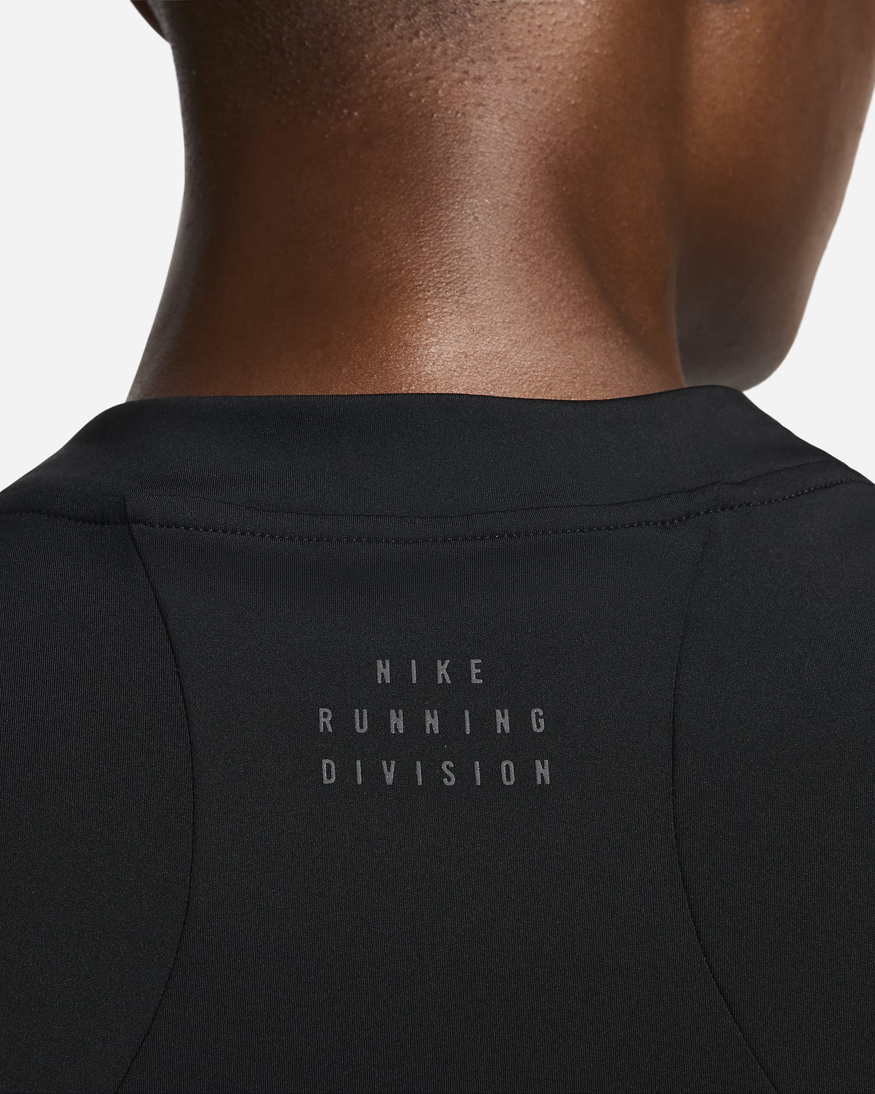 Nike Running Division Dri-FIT-løbetanktop med lommer til kvinder - sort