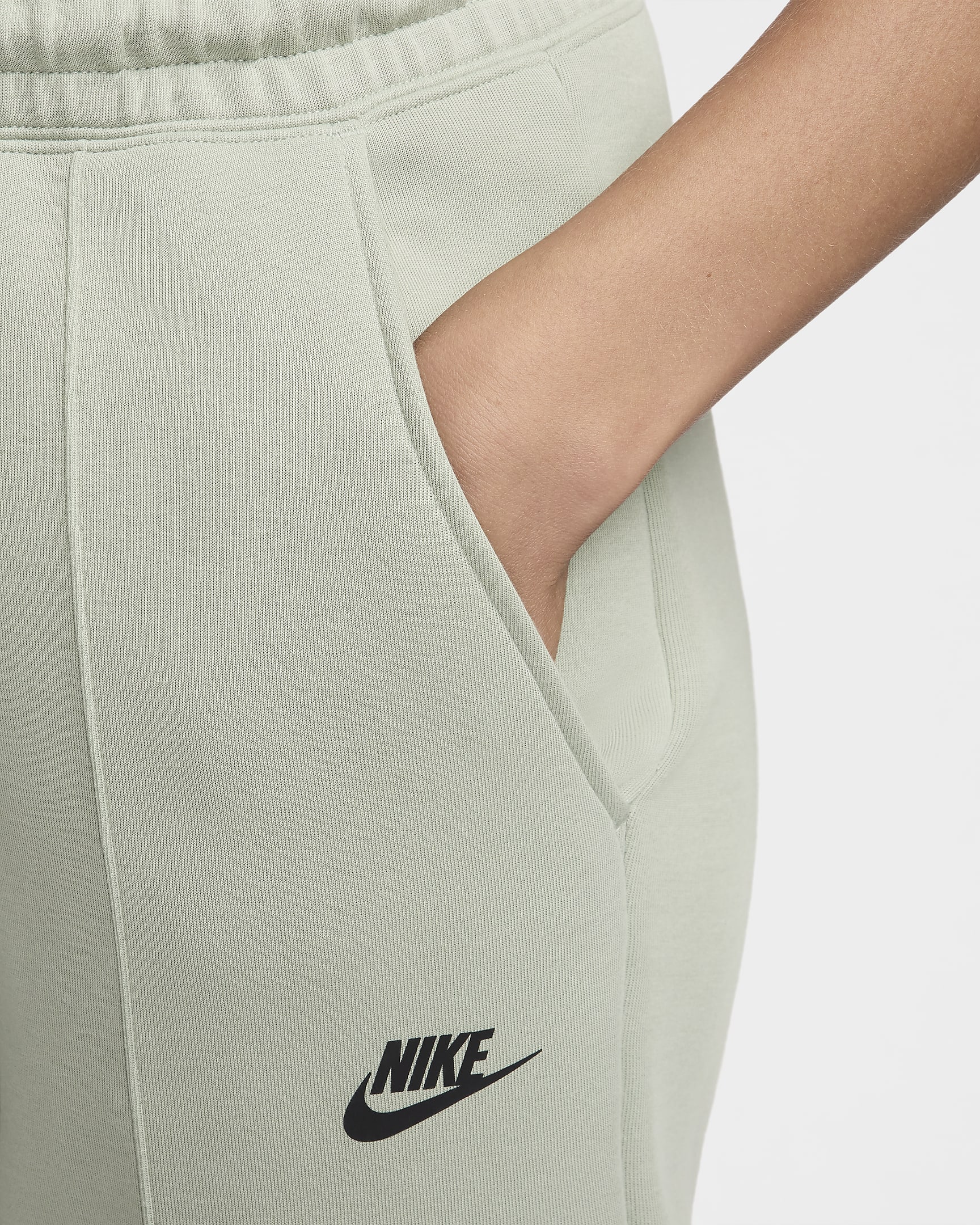 Nike Sportswear Tech Fleece joggebukse med mellomhøyt liv til dame - Jade Horizon/Svart