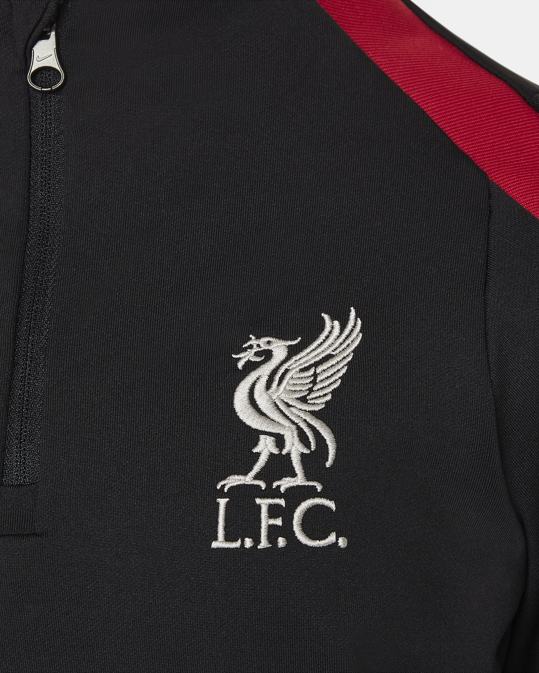 Liverpool FC Strike Nike Dri-FIT felső futball-edzőfelső nagyobb gyerekeknek - Fekete/Fekete/Gym Red/Light Orewood Brown