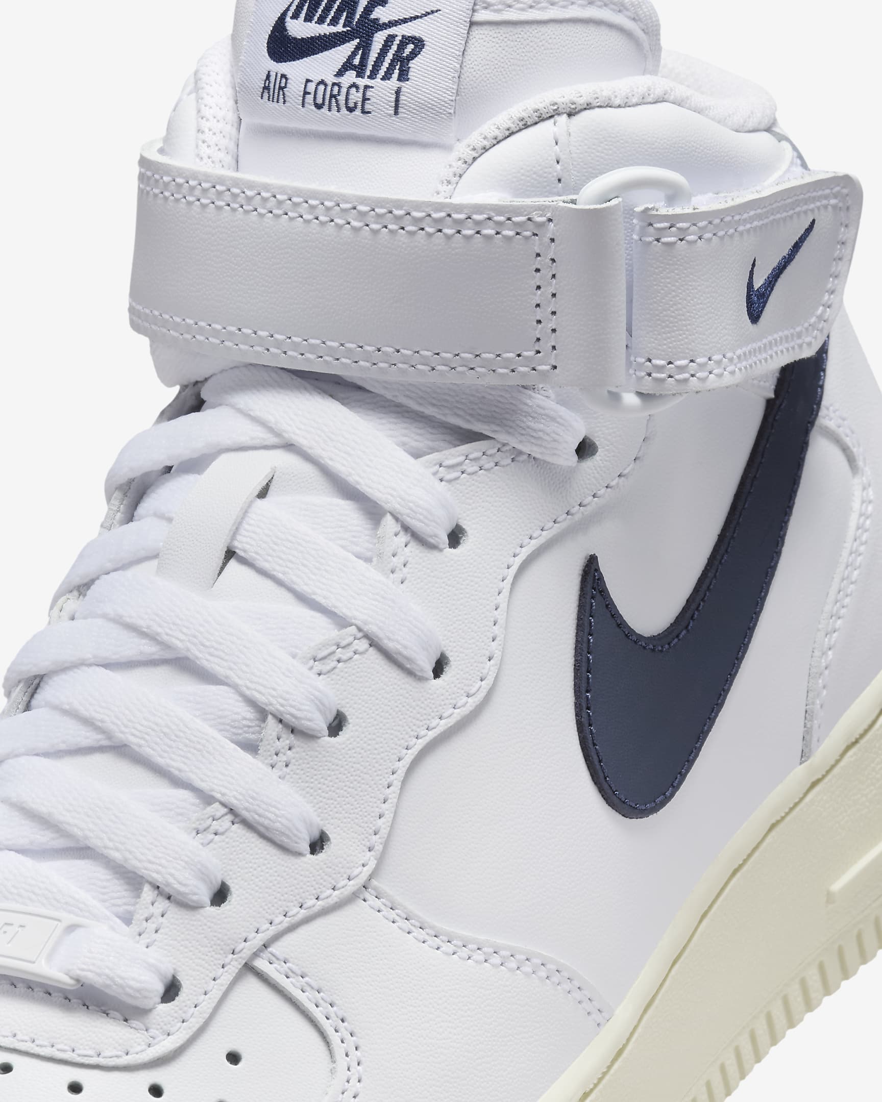 Nike Air Force 1 '07 Mid Sabatilles - Dona - Blanc/Coconut Milk/Or metal·litzat/Midnight Navy