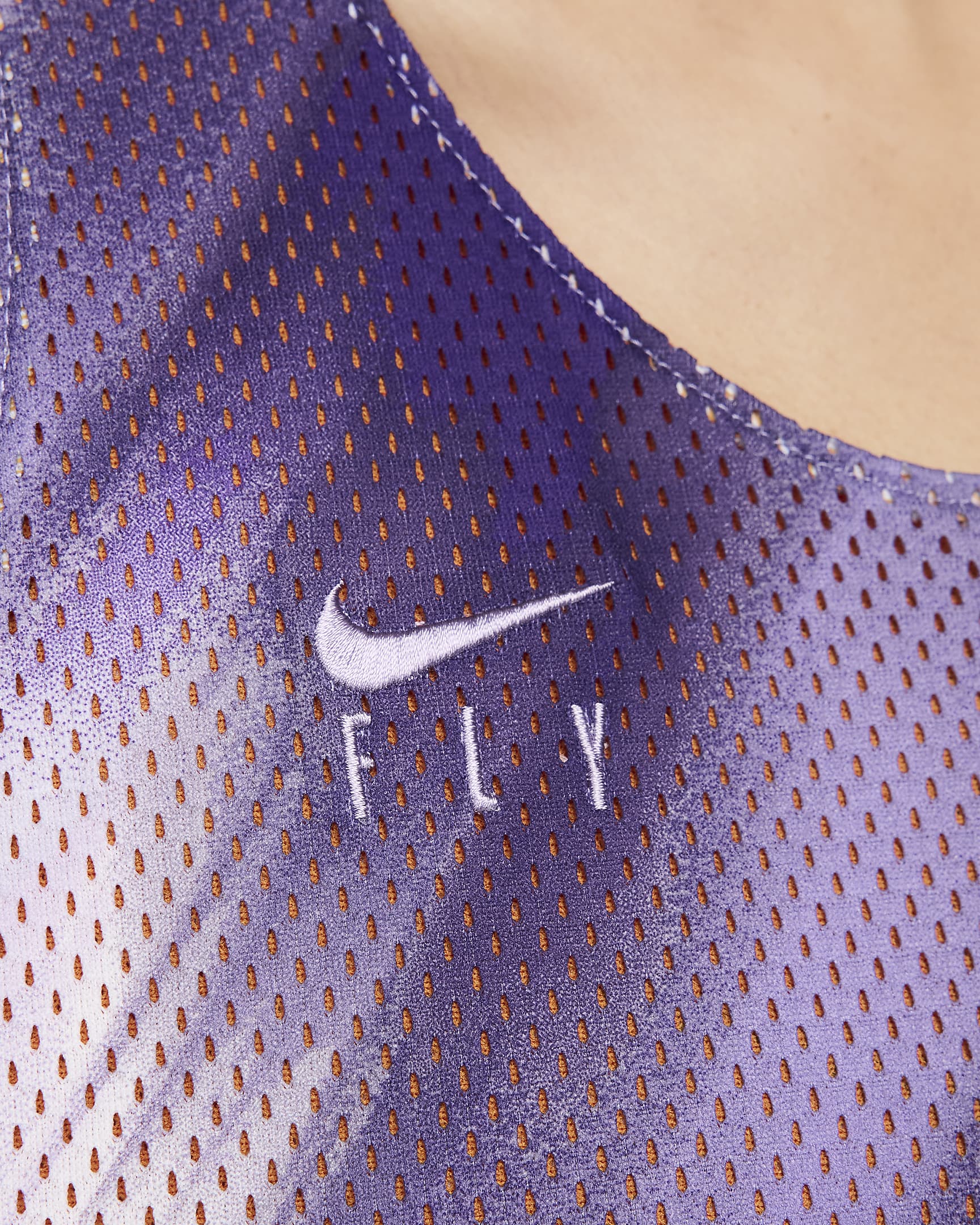 Camiseta de tirantes de básquetbol Dri-FIT reversible para mujer Nike Swoosh Fly - Monarca/Bruma violeta