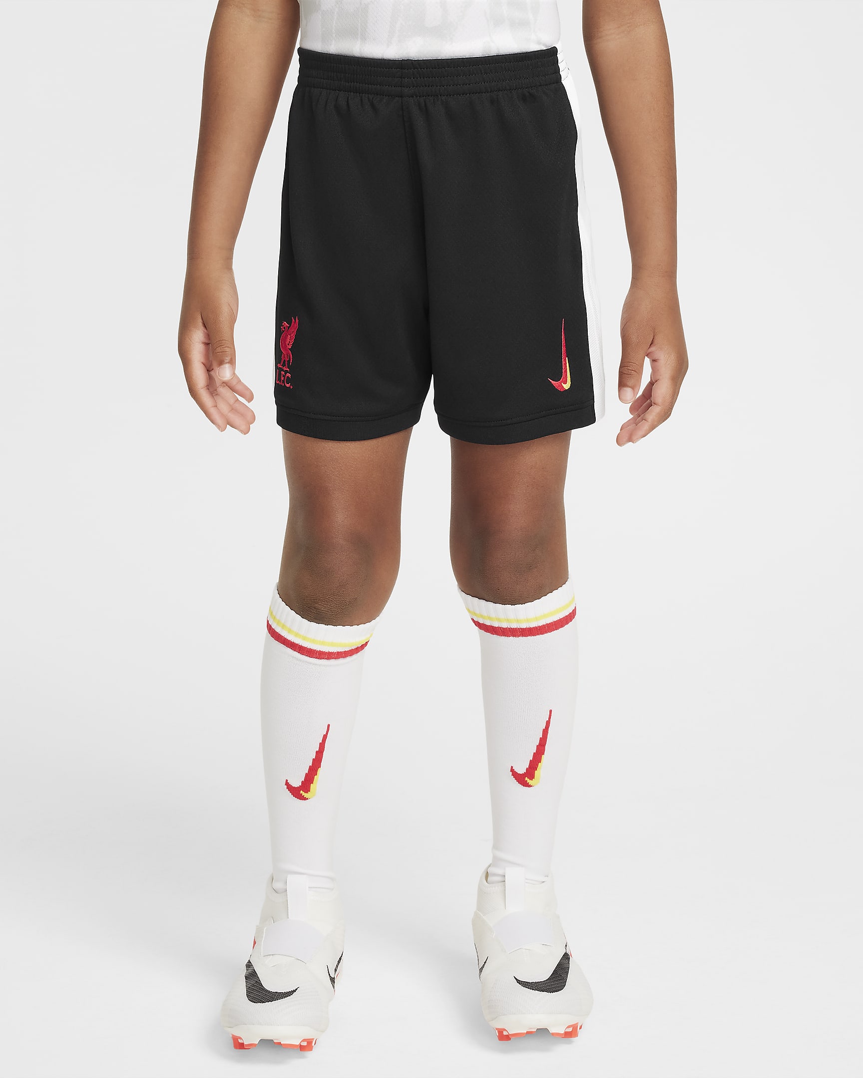 FC Liverpool 2024/25 Stadium Third dreiteiliges Nike Football Replika-Set (jüngere Kinder) - Weiß/Pure Platinum/Schwarz/Global Red