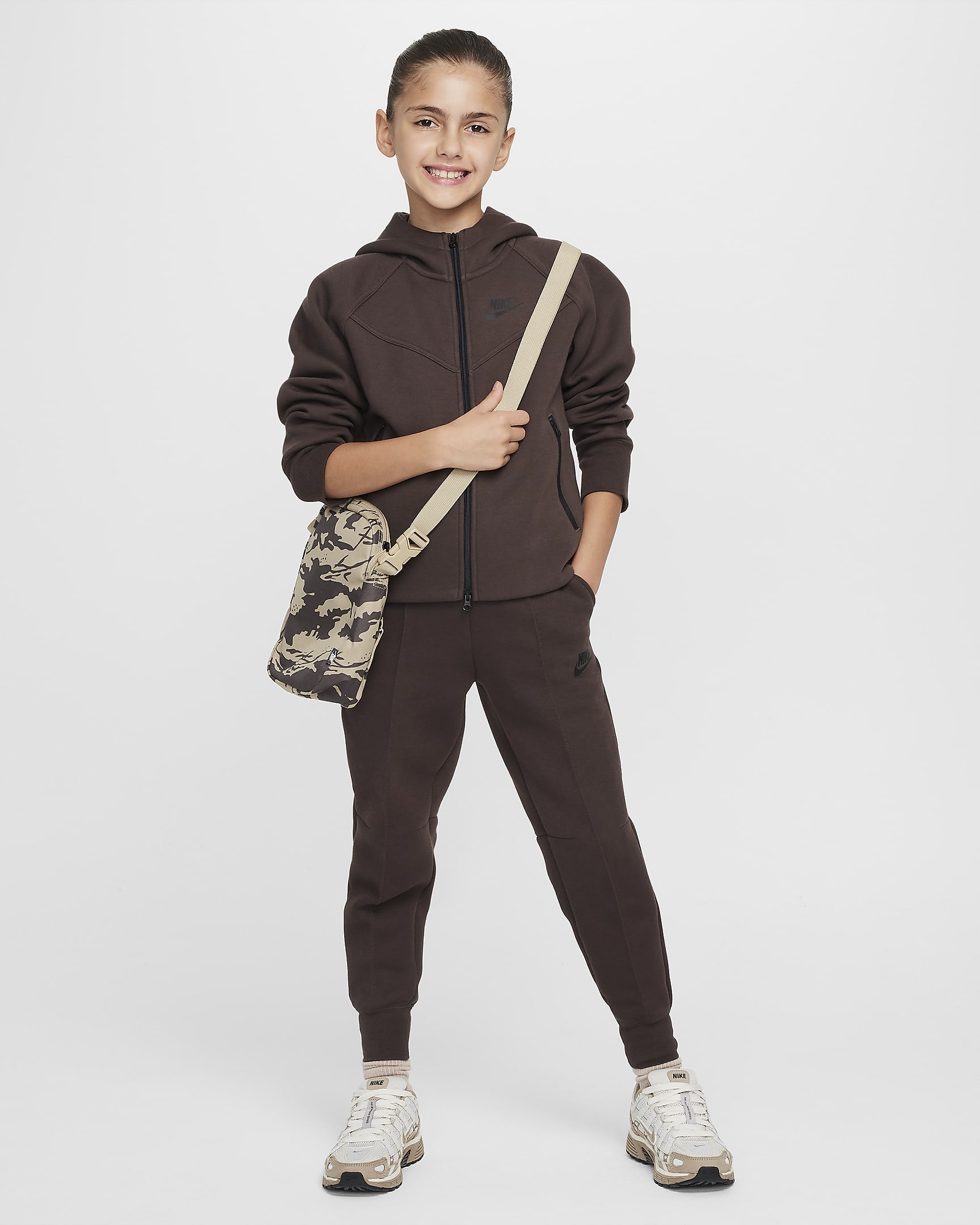 Nike Sportswear Tech Fleece Older Kids' (Girls') Joggers - Baroque Brown/Black/Black