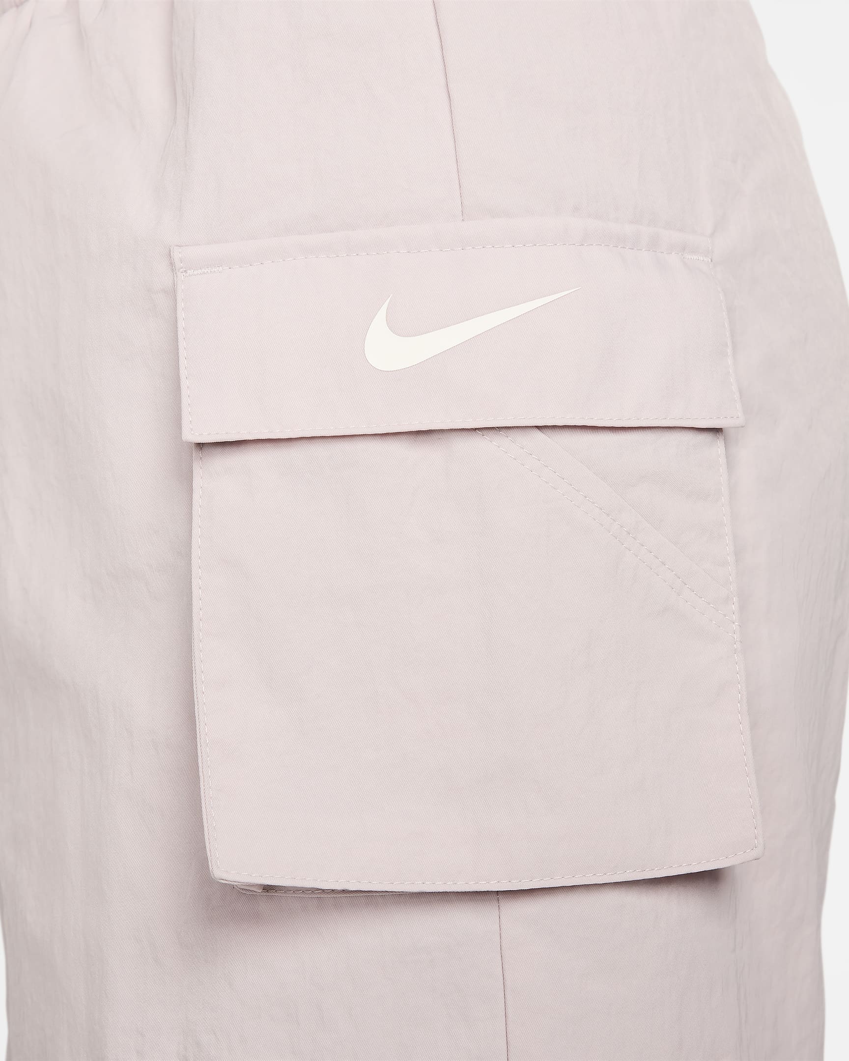 Shorts de tiro alto de tejido Woven para mujer Nike Sportswear Essential - Violeta platino/Vela