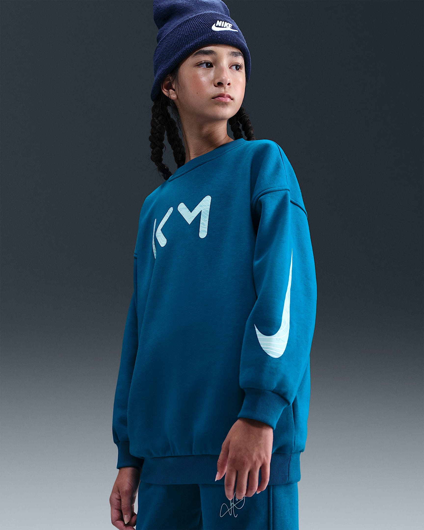 Kylian Mbappé Club Fleece Older Kids' (Girls') Nike Football Oversized Crew-Neck - Green Abyss/Igloo