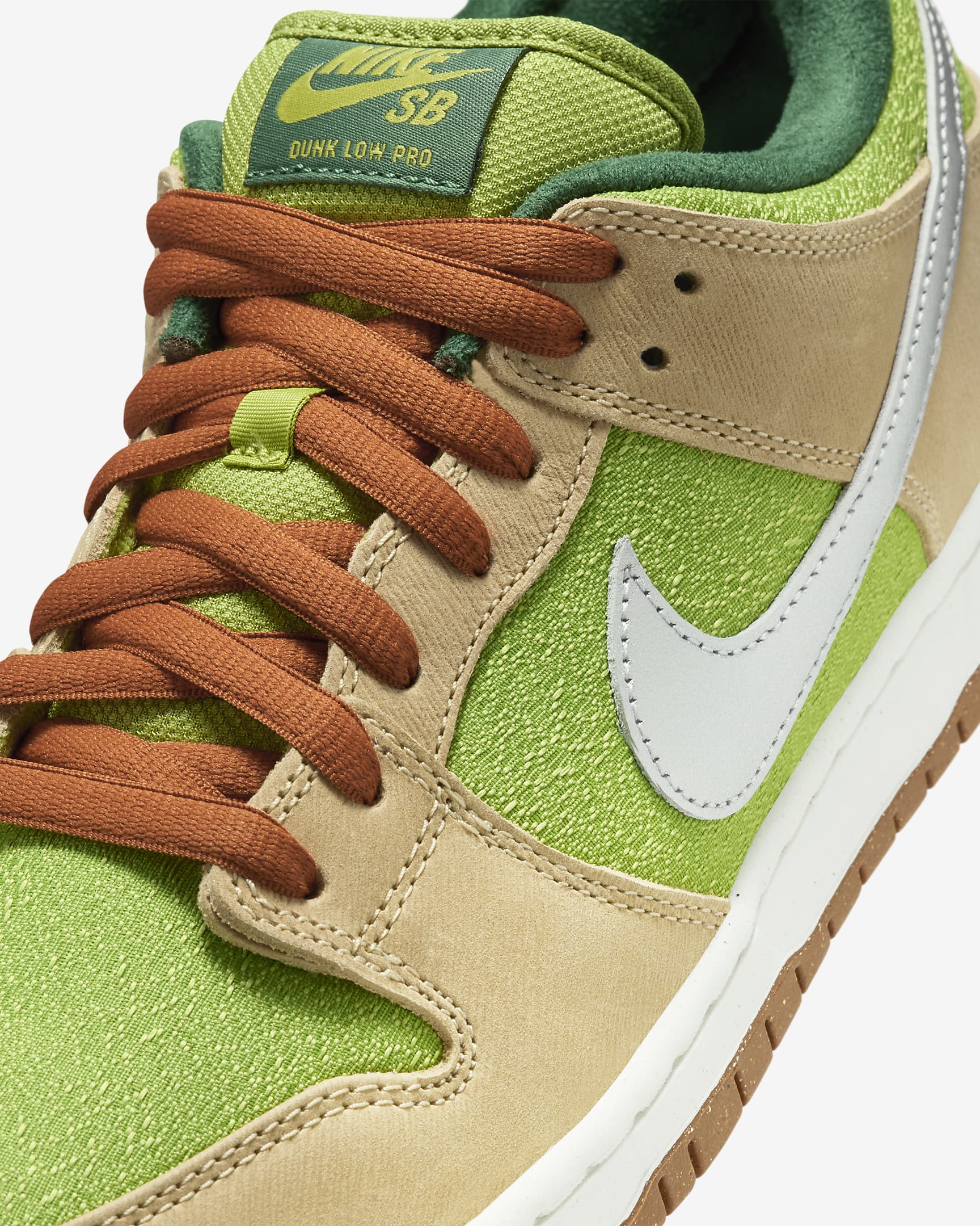 Nike SB Dunk Low Pro Skateboardschuh - Sesame/Pear/Fir/Metallic Silver