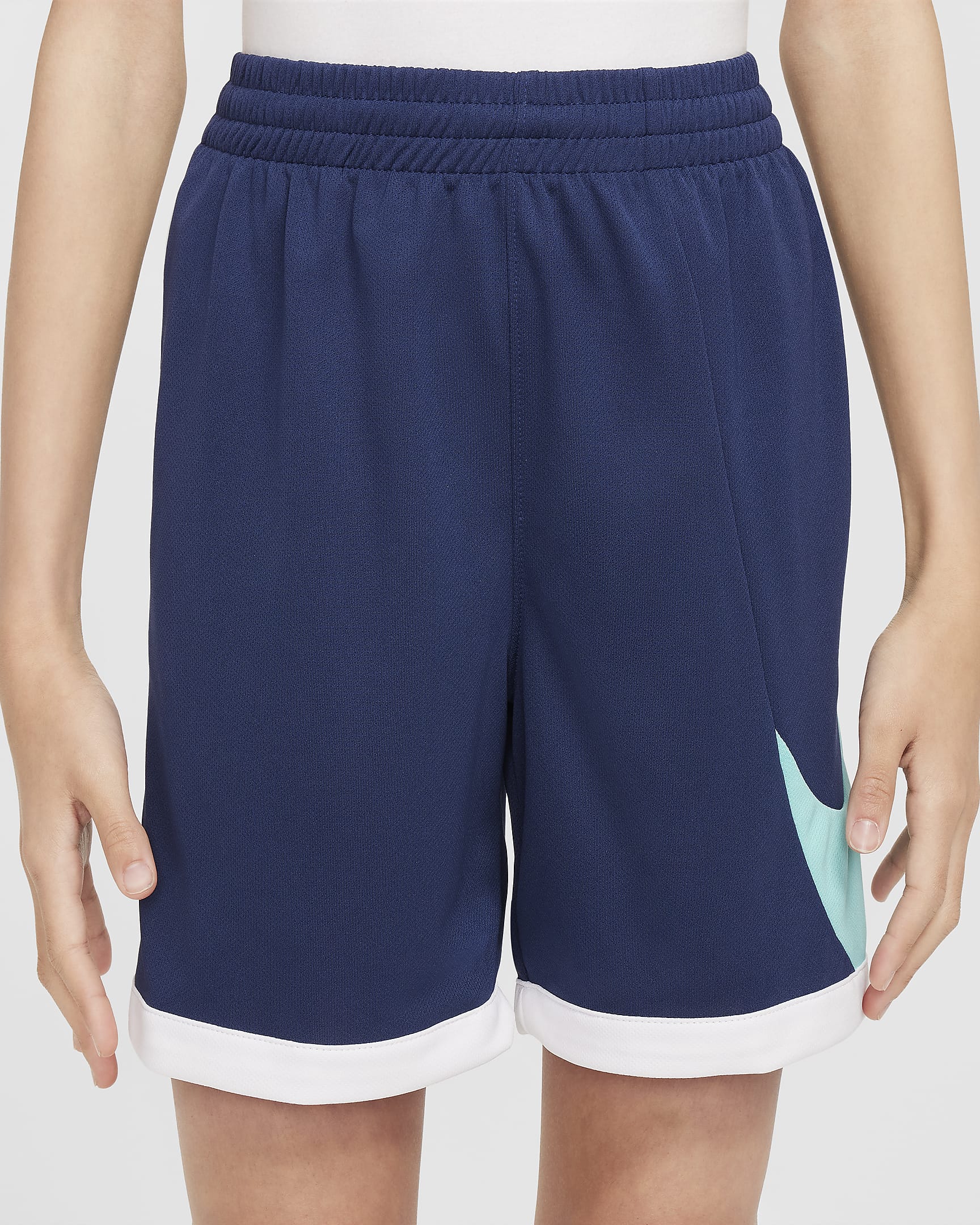 Nike Multi+ trainingsshorts met Dri-FIT voor jongens - Midnight Navy/Green Frost/Wit