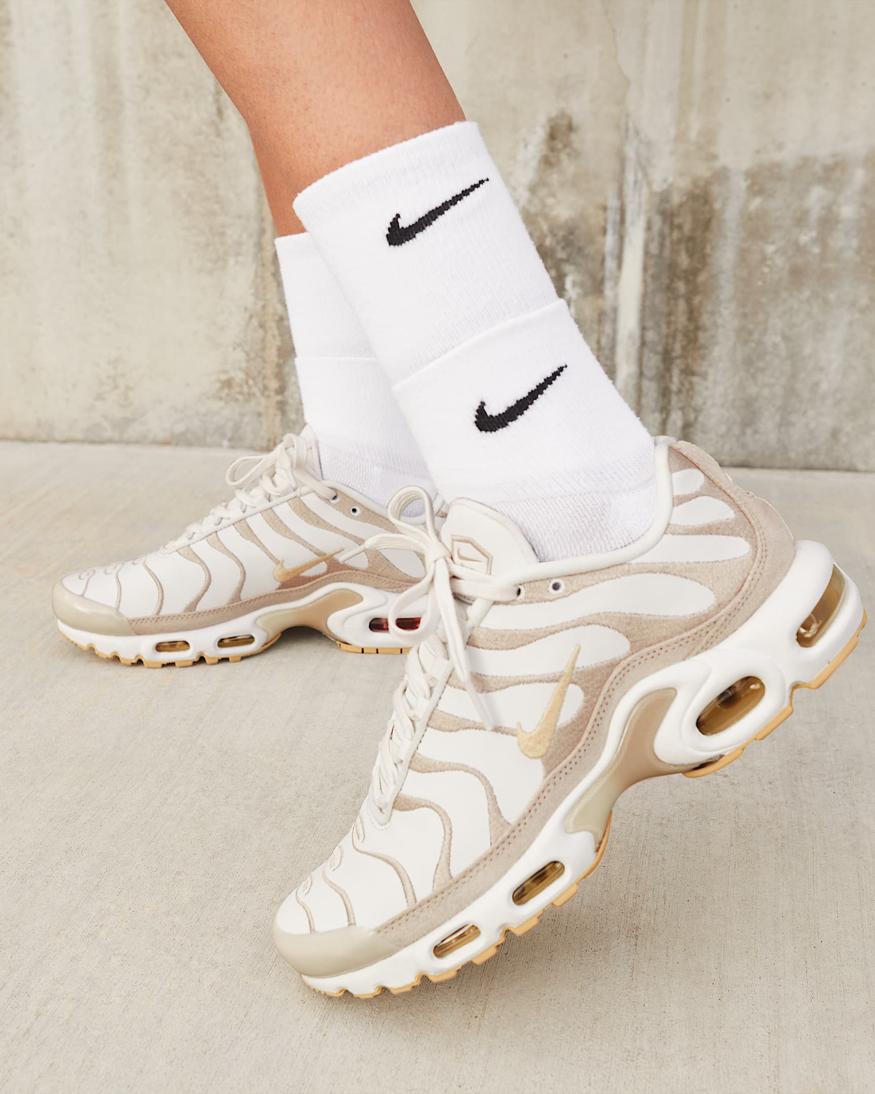 Nike Air Max Plus PRM Women's Shoes. Nike BG