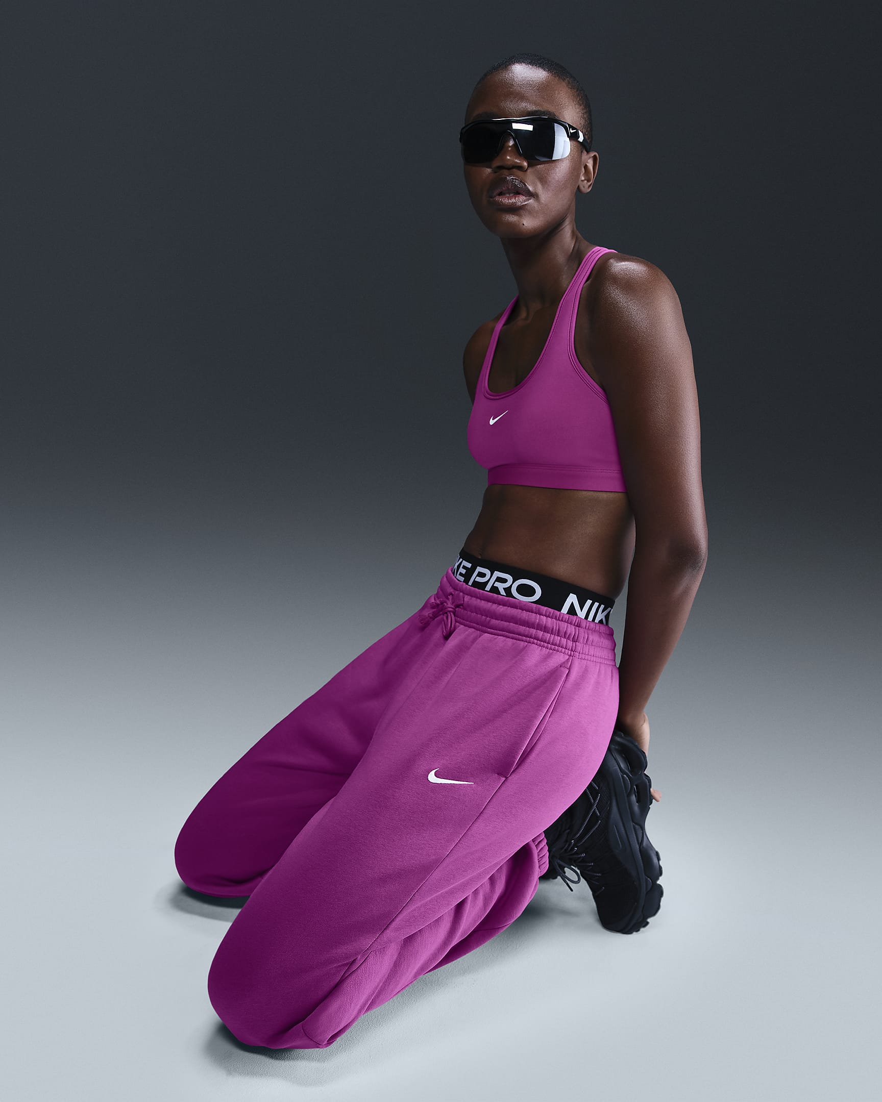 Nike Sportswear Phoenix Fleece Women's High-Waisted Oversized Tracksuit Bottoms - Hot Fuchsia/Sail