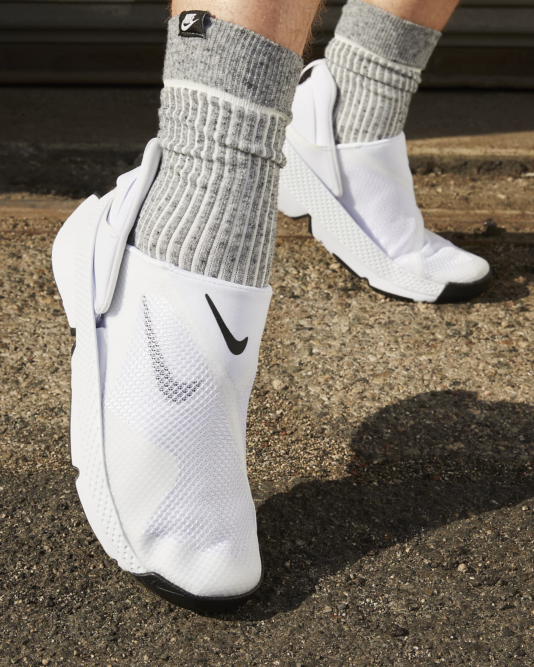 Sko Nike Glide FlyEase som är enkel att ta på och av - Vit/Svart