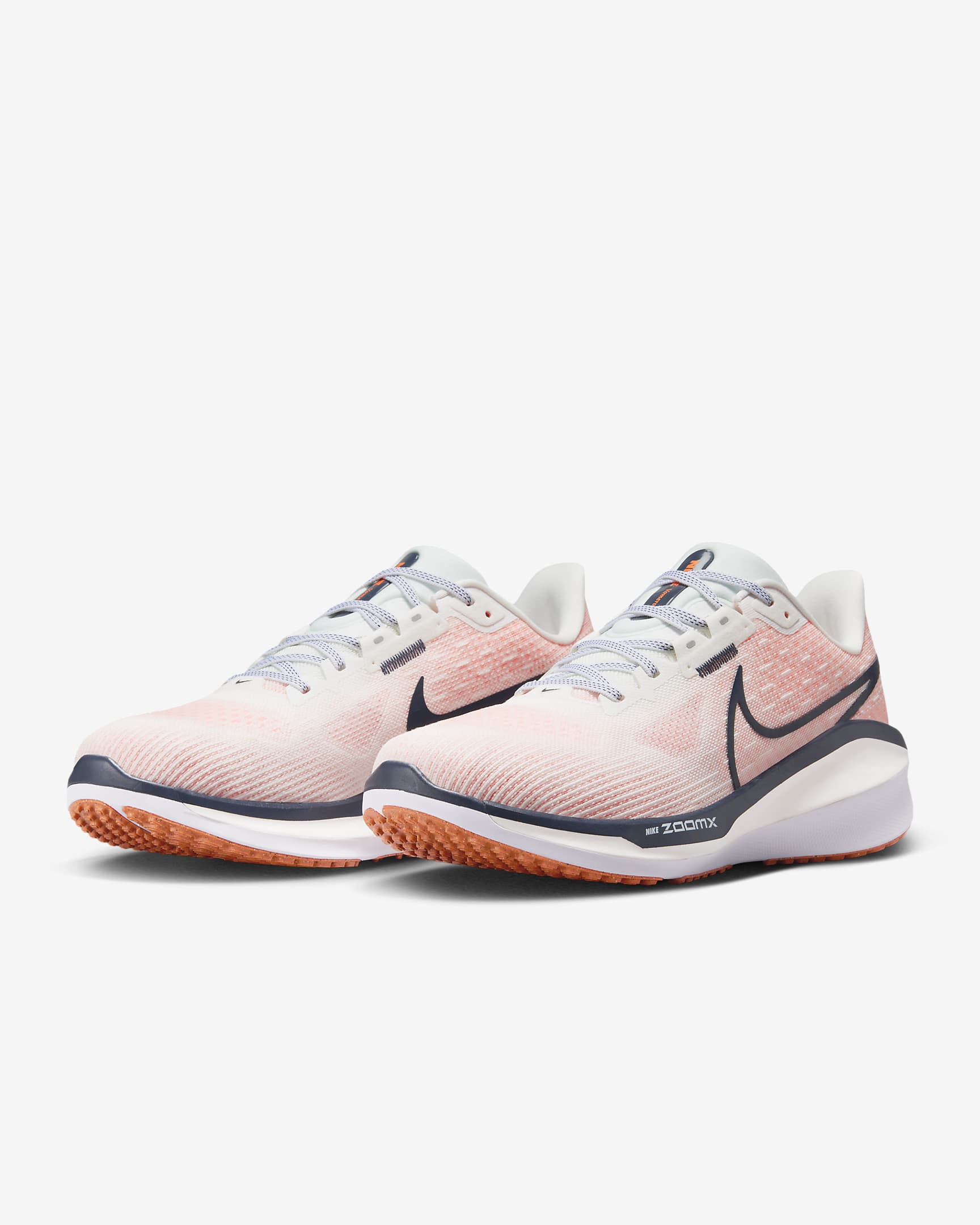 Tenis de correr en pavimento para hombre Nike Vomero 17 - Blanco cumbre/Naranja total/Blanco/Trueno azul